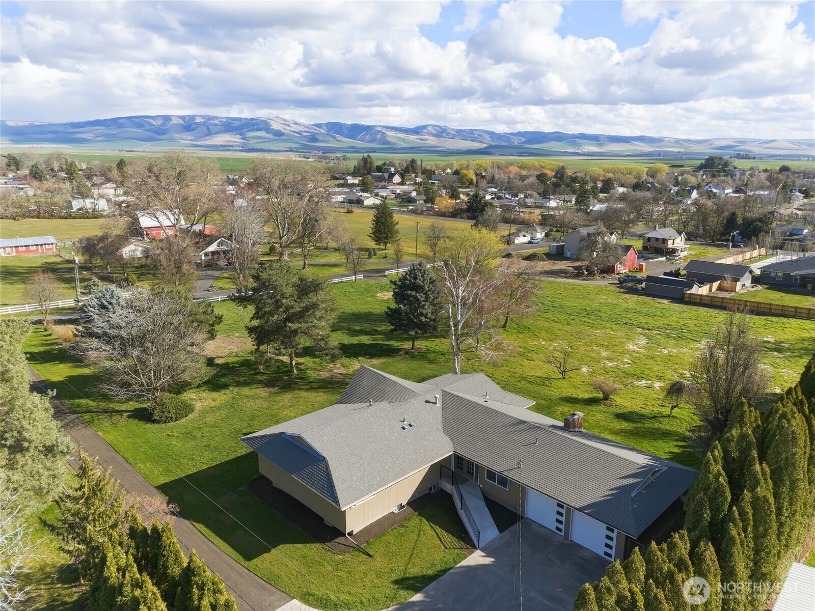2242 S Wilbur Property Photo 4