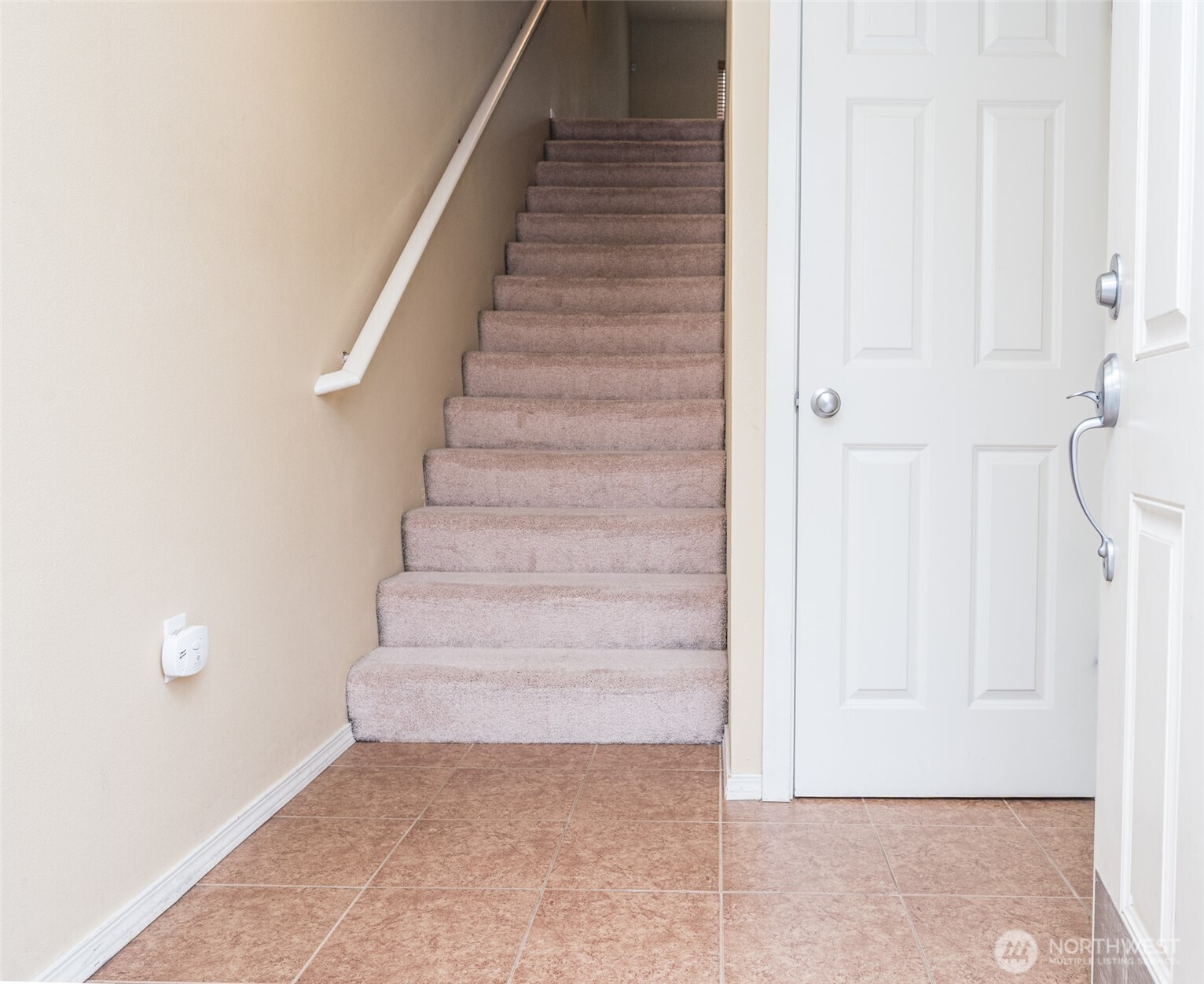 5325 Military Road B Property Photo 3