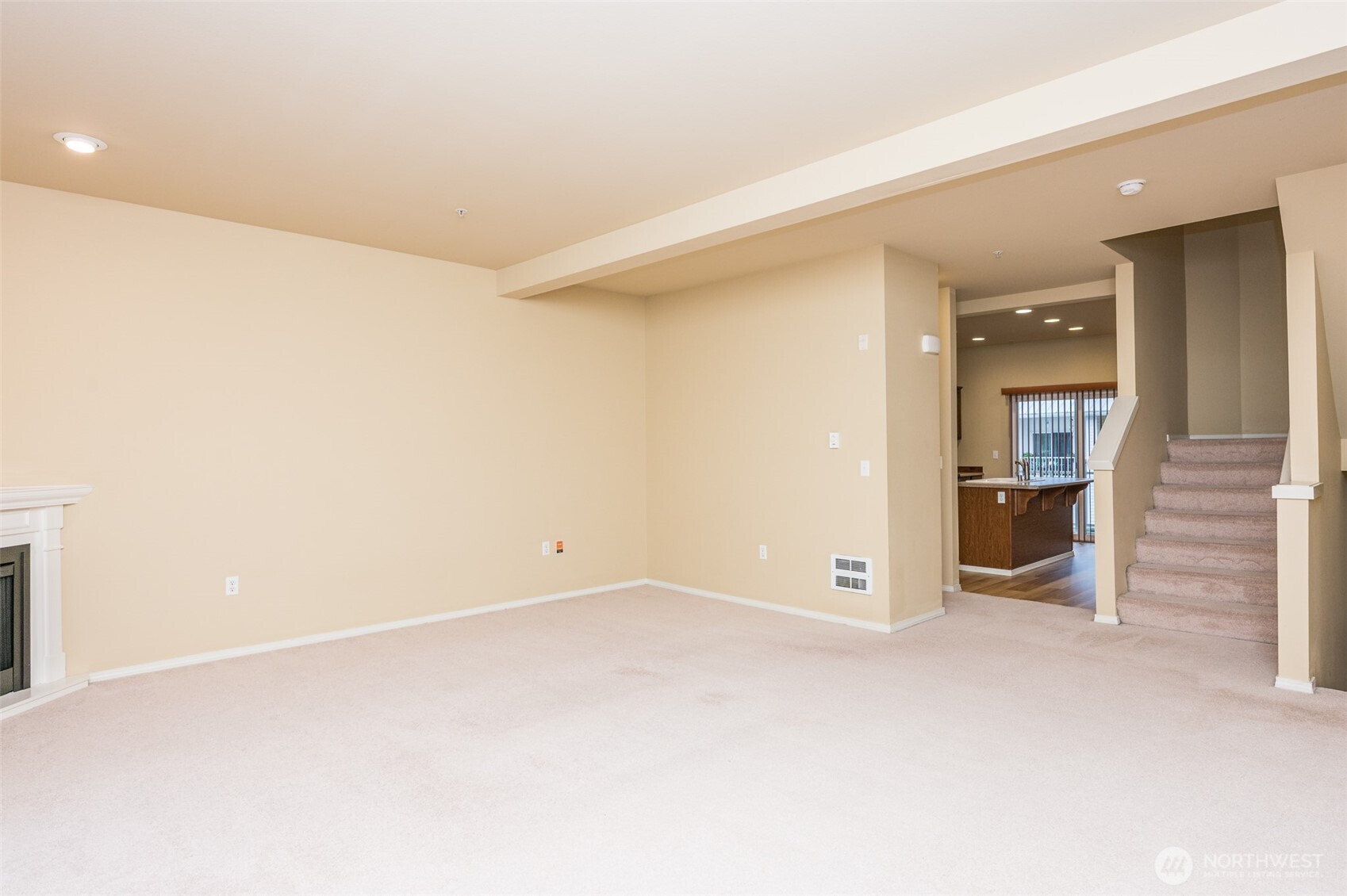 5325 Military Road B Property Photo 6