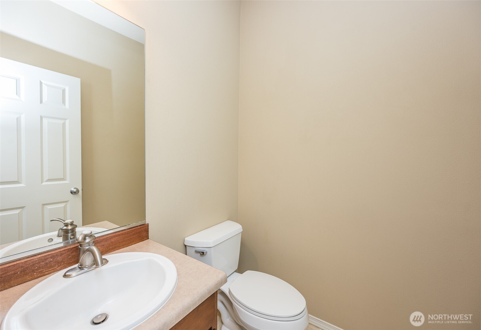 5325 Military Road B Property Photo 12