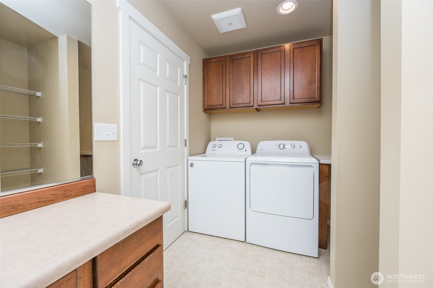 5325 Military Road B Property Photo 18