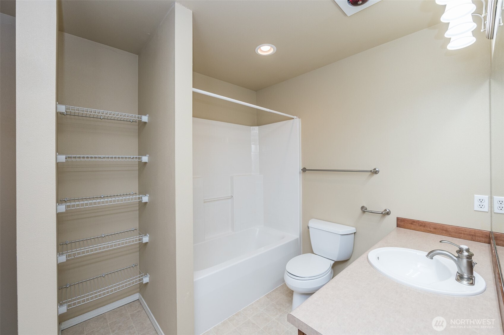 5325 Military Road B Property Photo 19