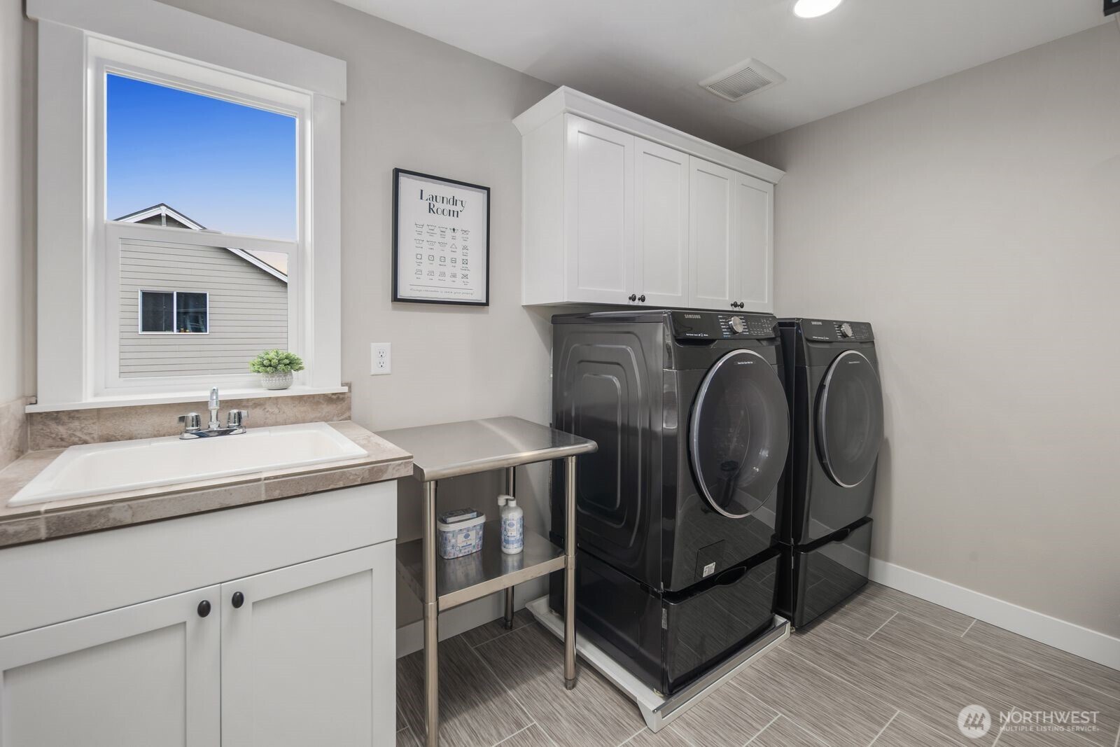 5492 Skyfall Place Property Photo 28