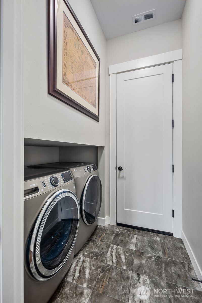 5492 Skyfall Place Property Photo 29