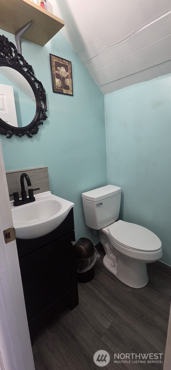 245 E Cedar Street Property Photo 4