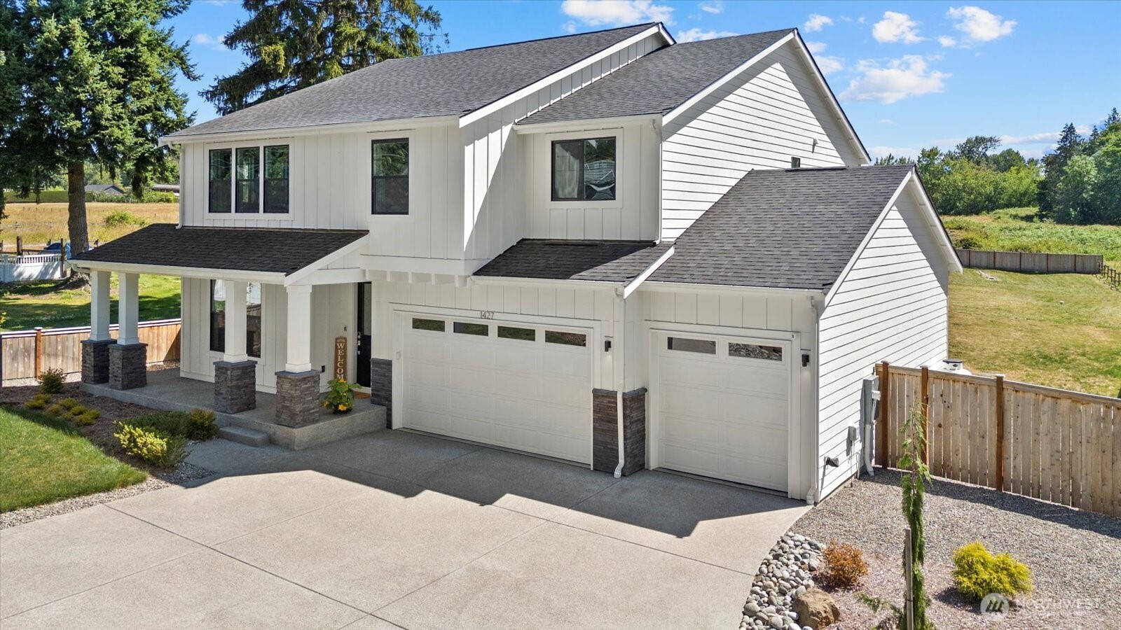 1427 114th Avenue Property Photo 2