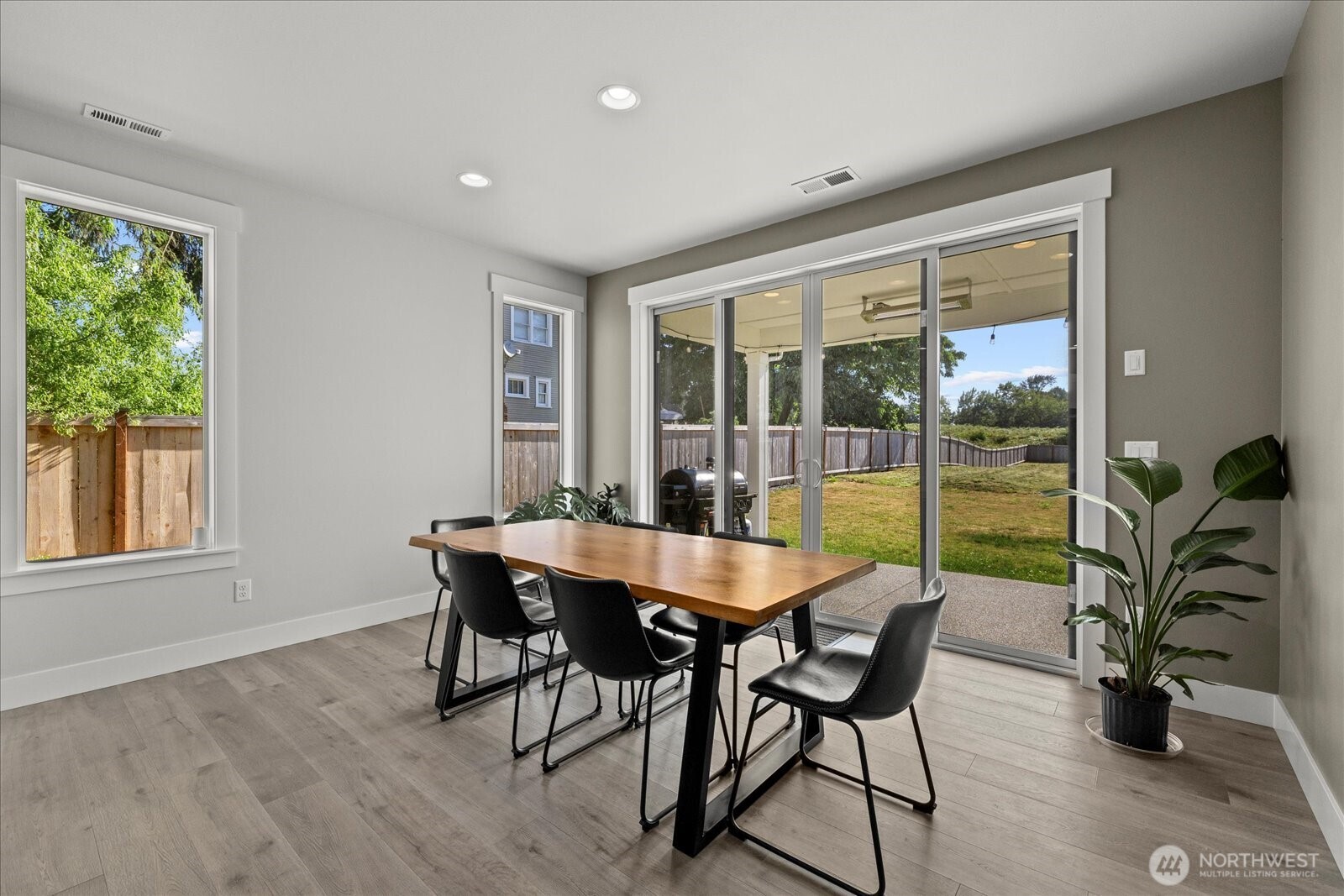 1427 114th Avenue Property Photo 9