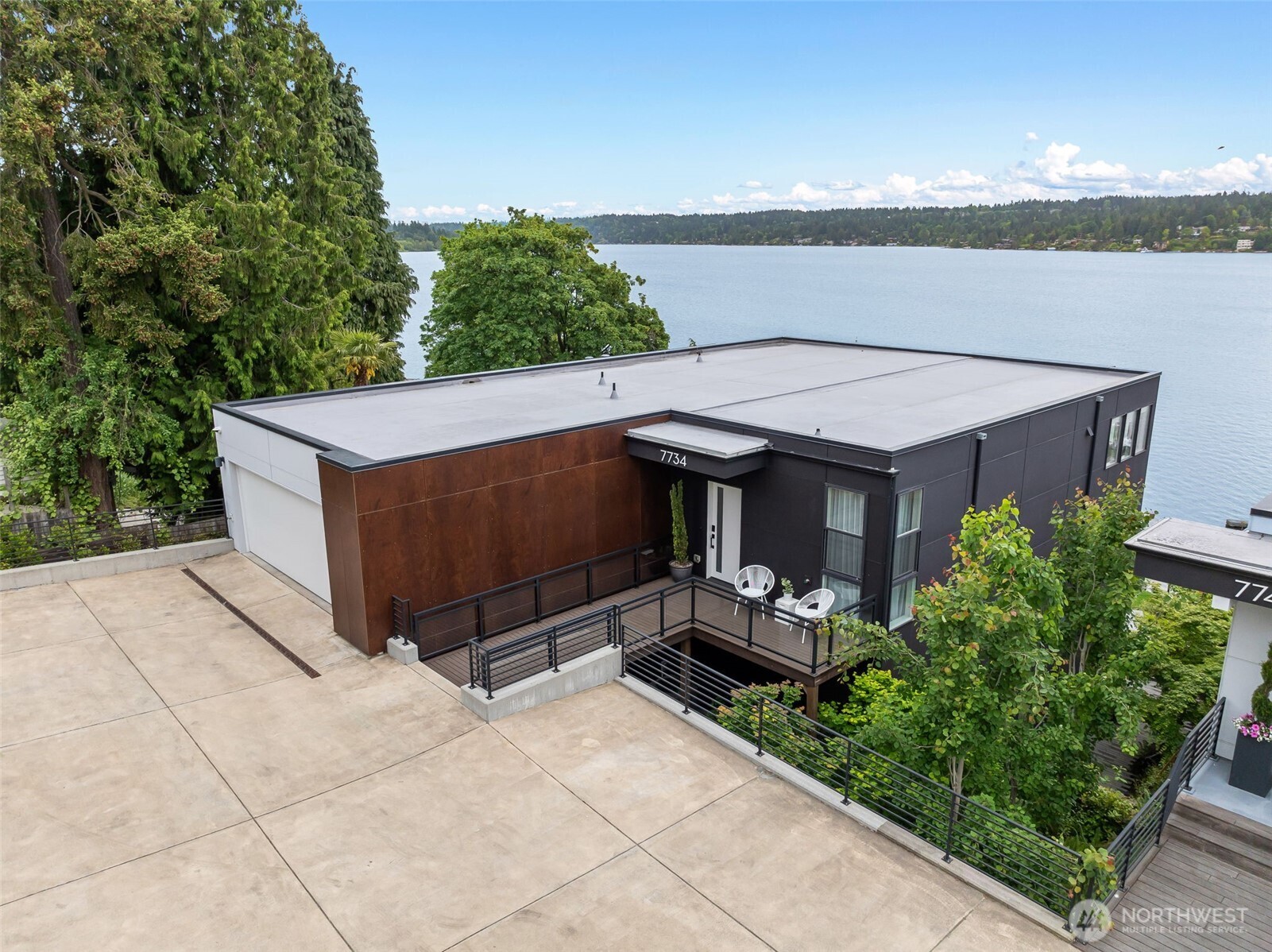 7734 Seward Park Avenue Property Photo 3