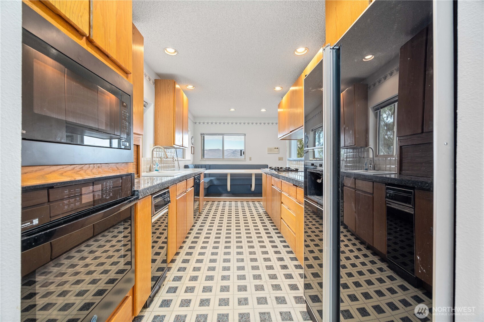 985 Guffy Road Property Photo 3
