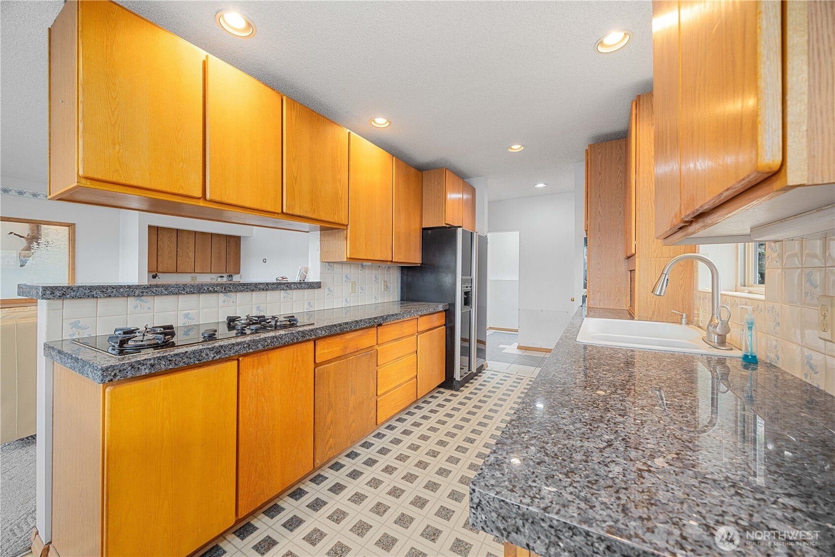 985 Guffy Road Property Photo 4