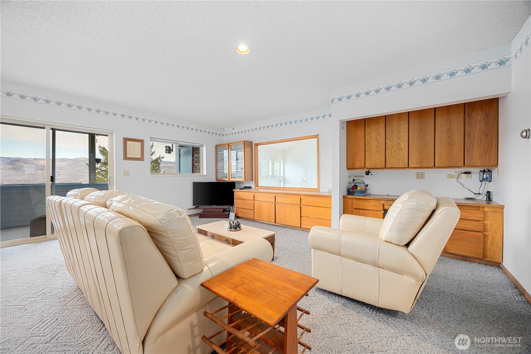 985 Guffy Road Property Photo 8