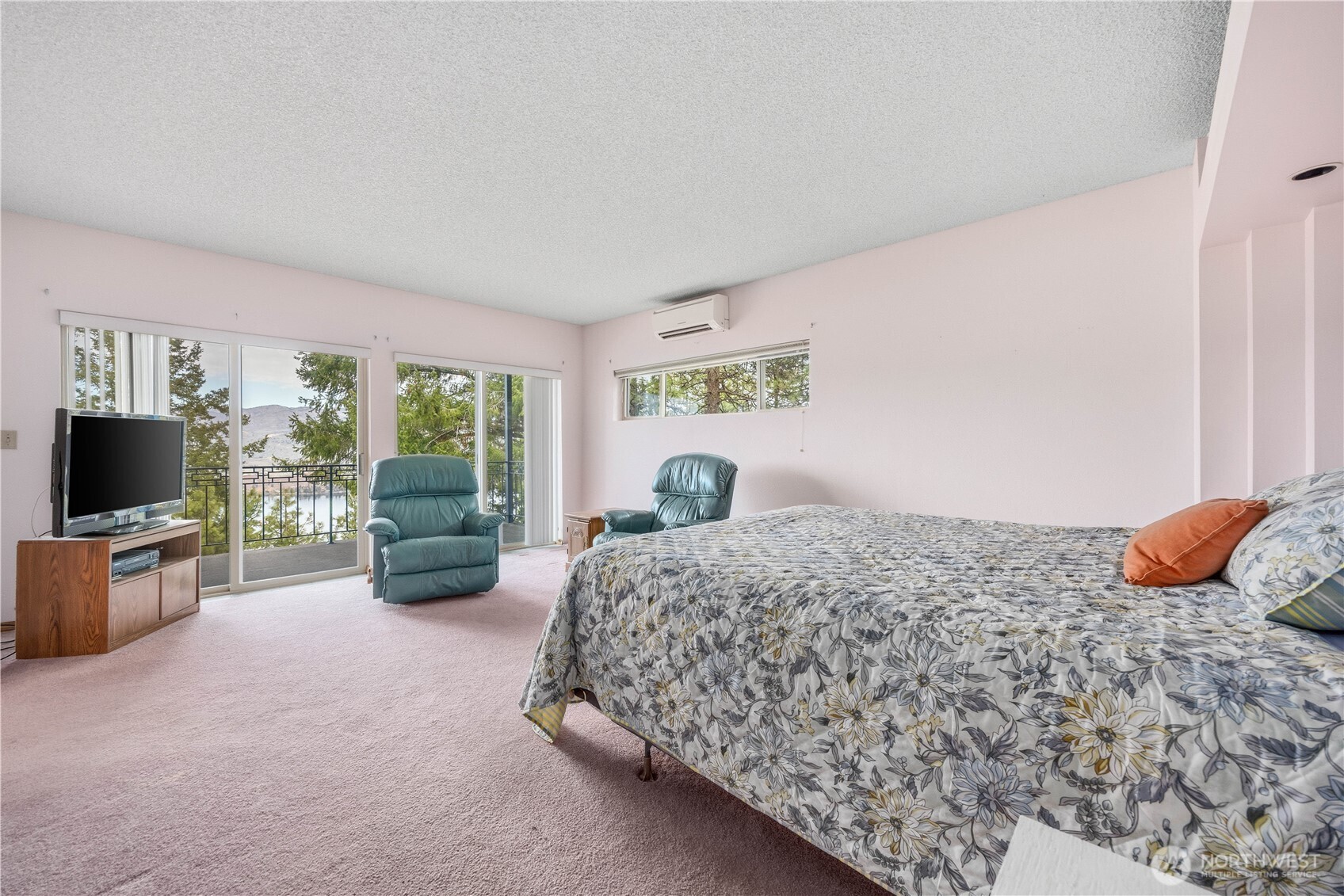 985 Guffy Road Property Photo 12