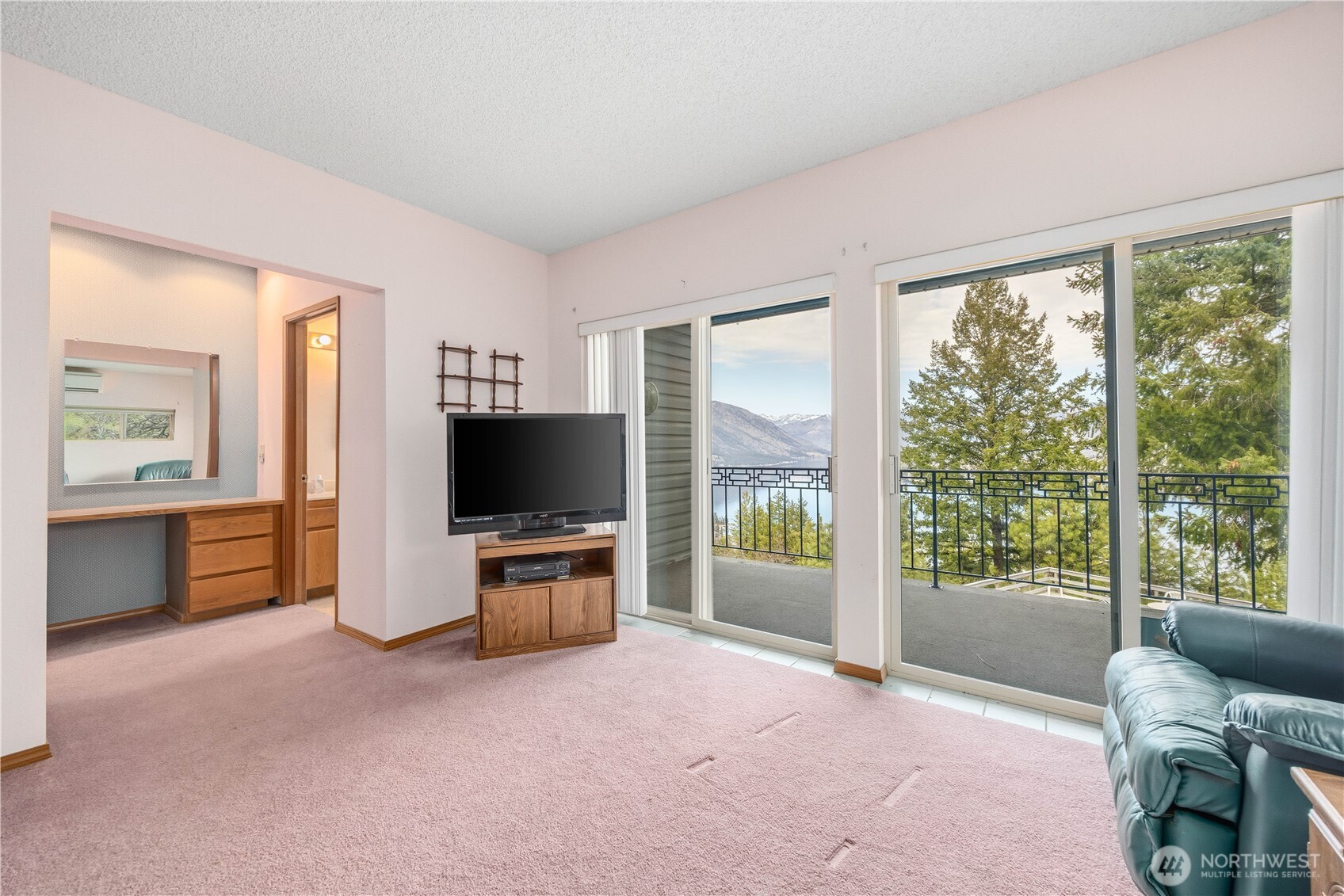 985 Guffy Road Property Photo 13