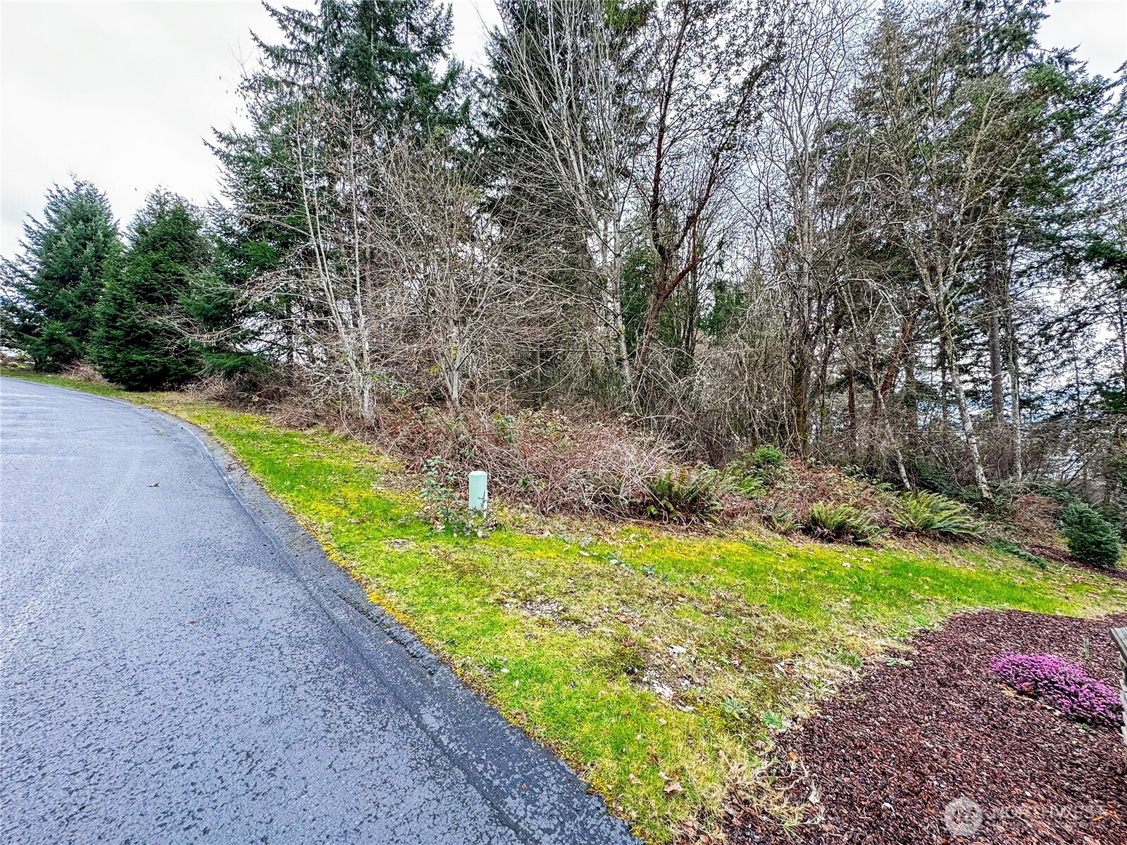 468 3rd Court Property Photo 8