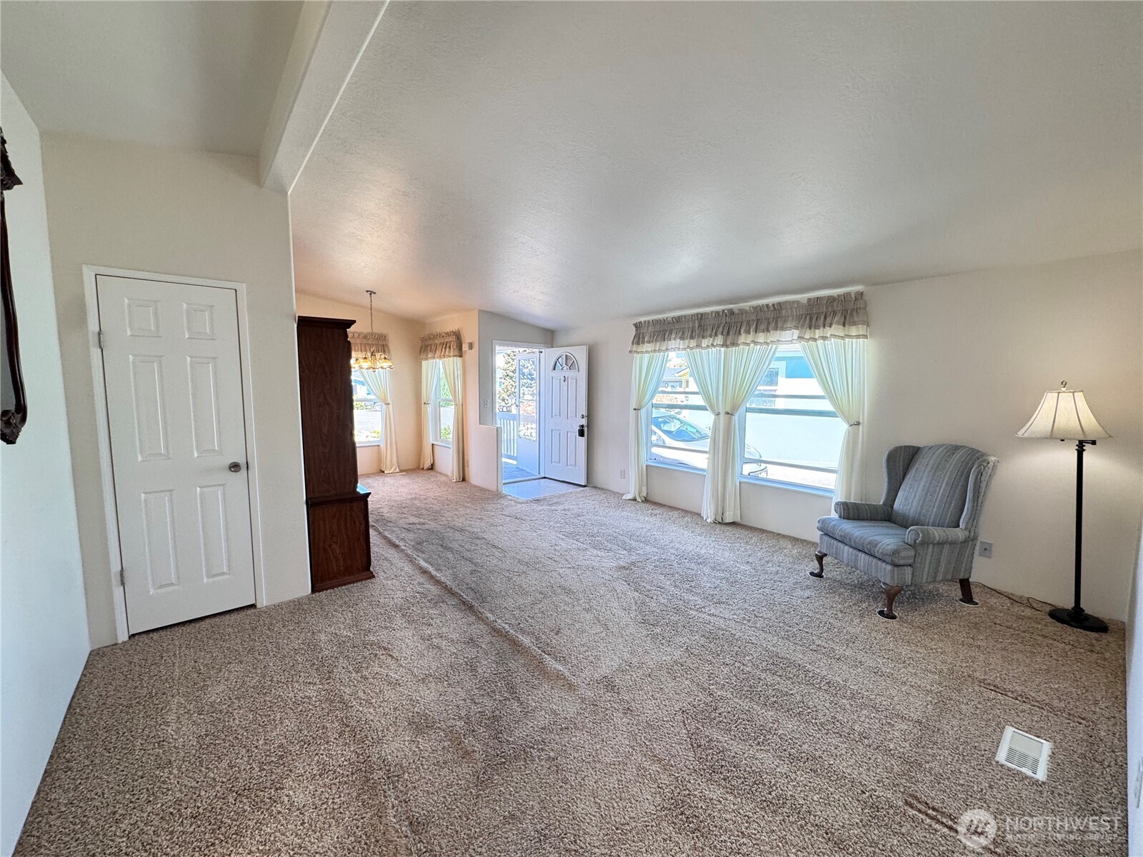 528 N 7th Avenue Property Photo 2