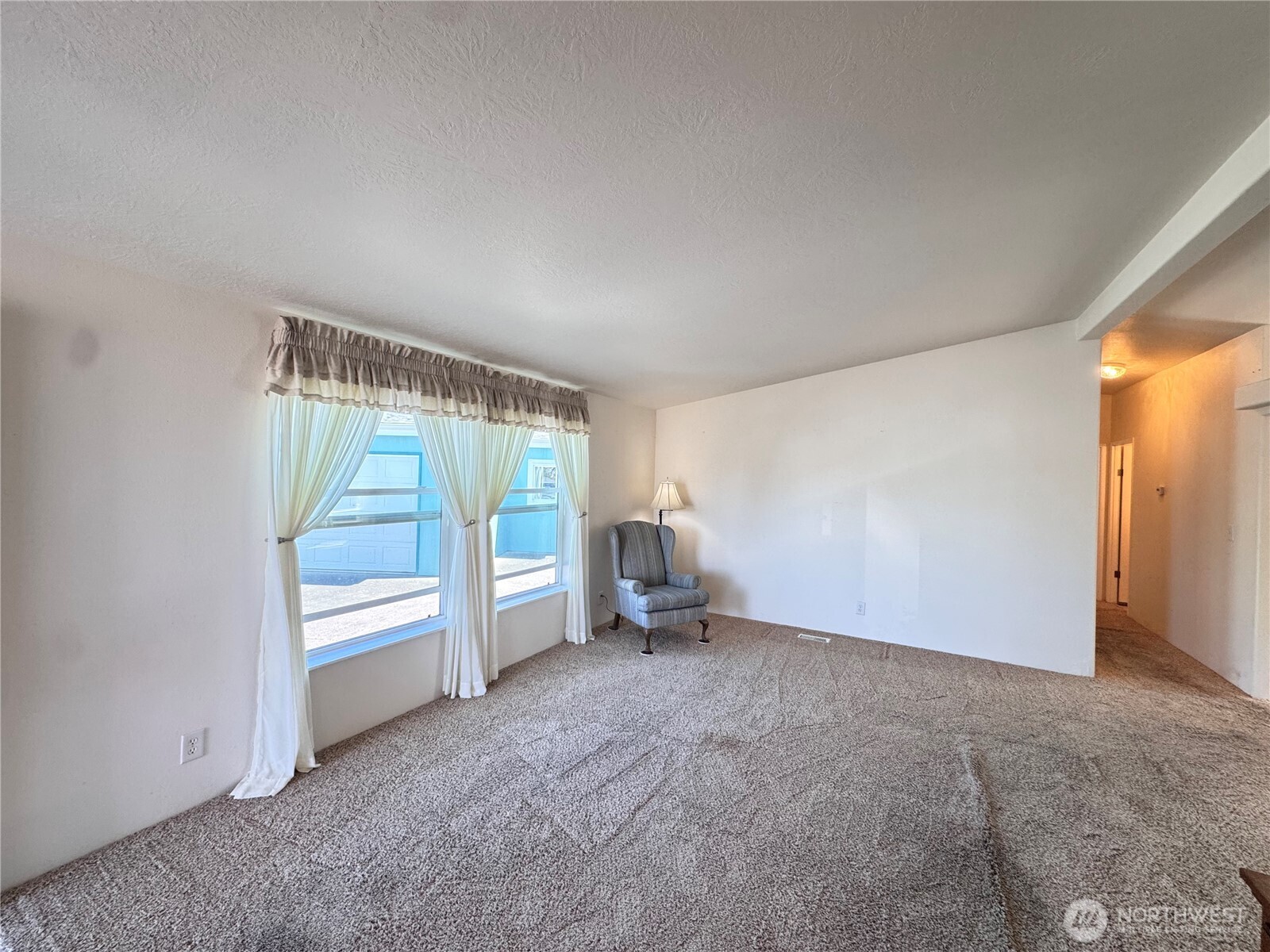 528 N 7th Avenue Property Photo 3