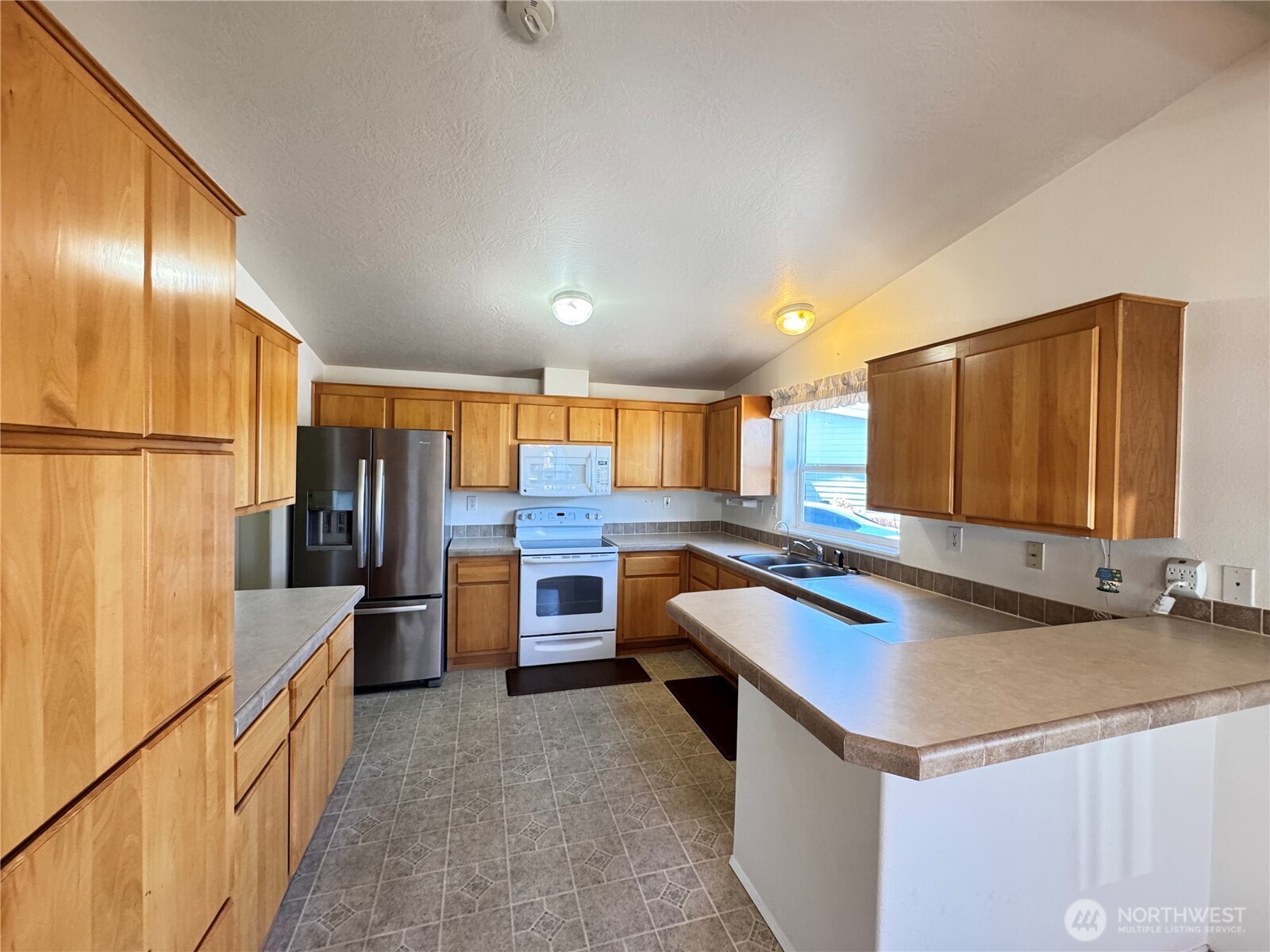 528 N 7th Avenue Property Photo 6