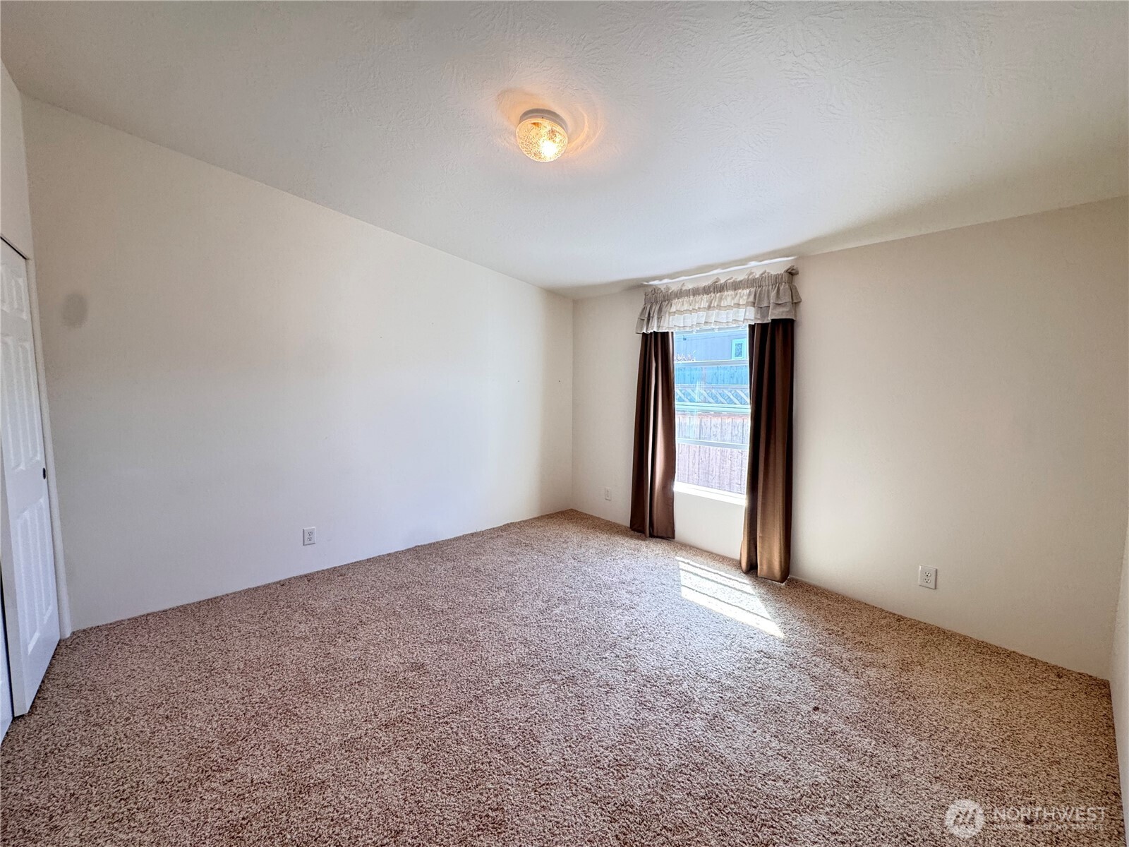 528 N 7th Avenue Property Photo 16