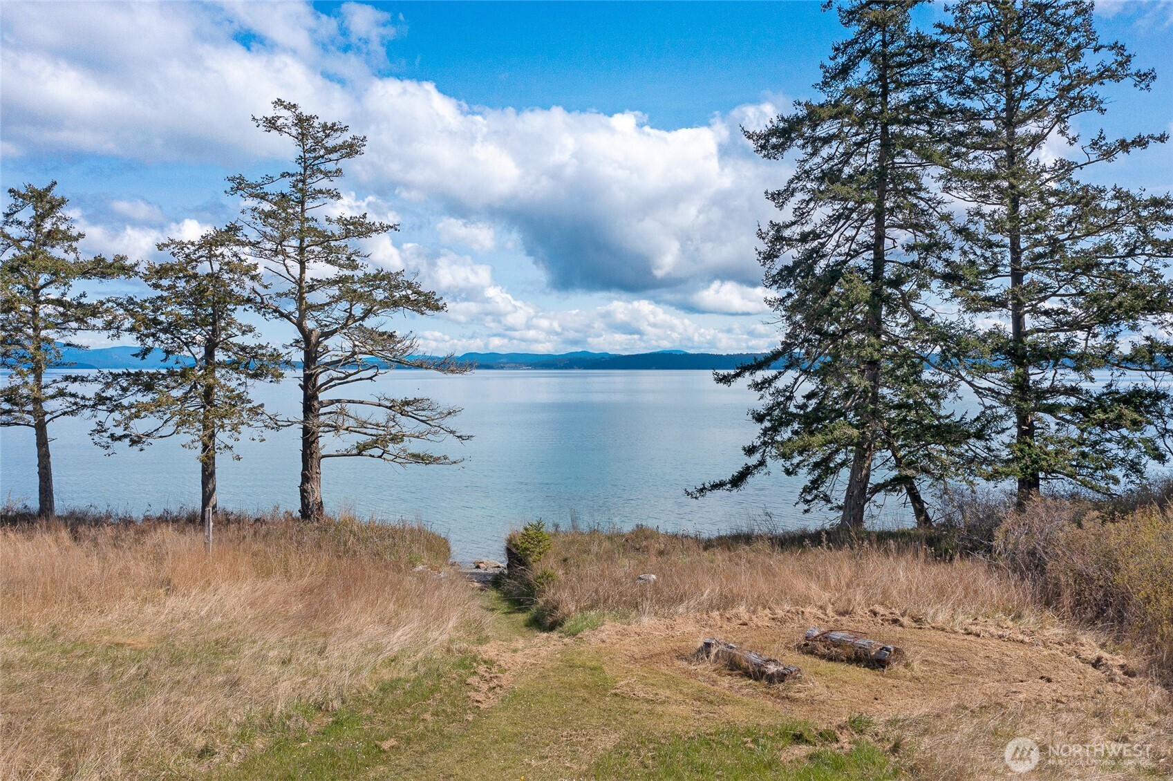 735 Rosler Road Property Photo 40
