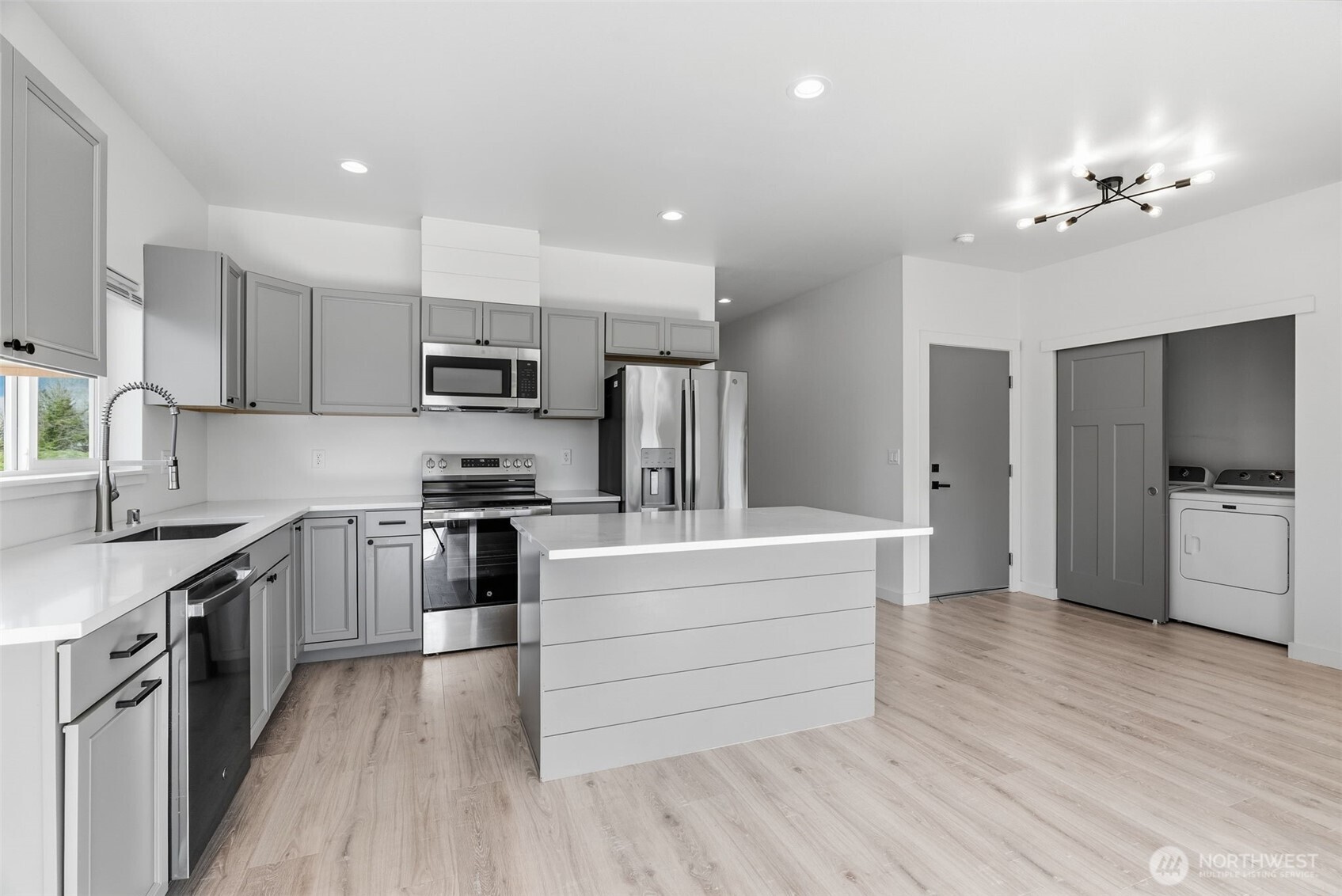9 Anchor Way B Property Photo 6