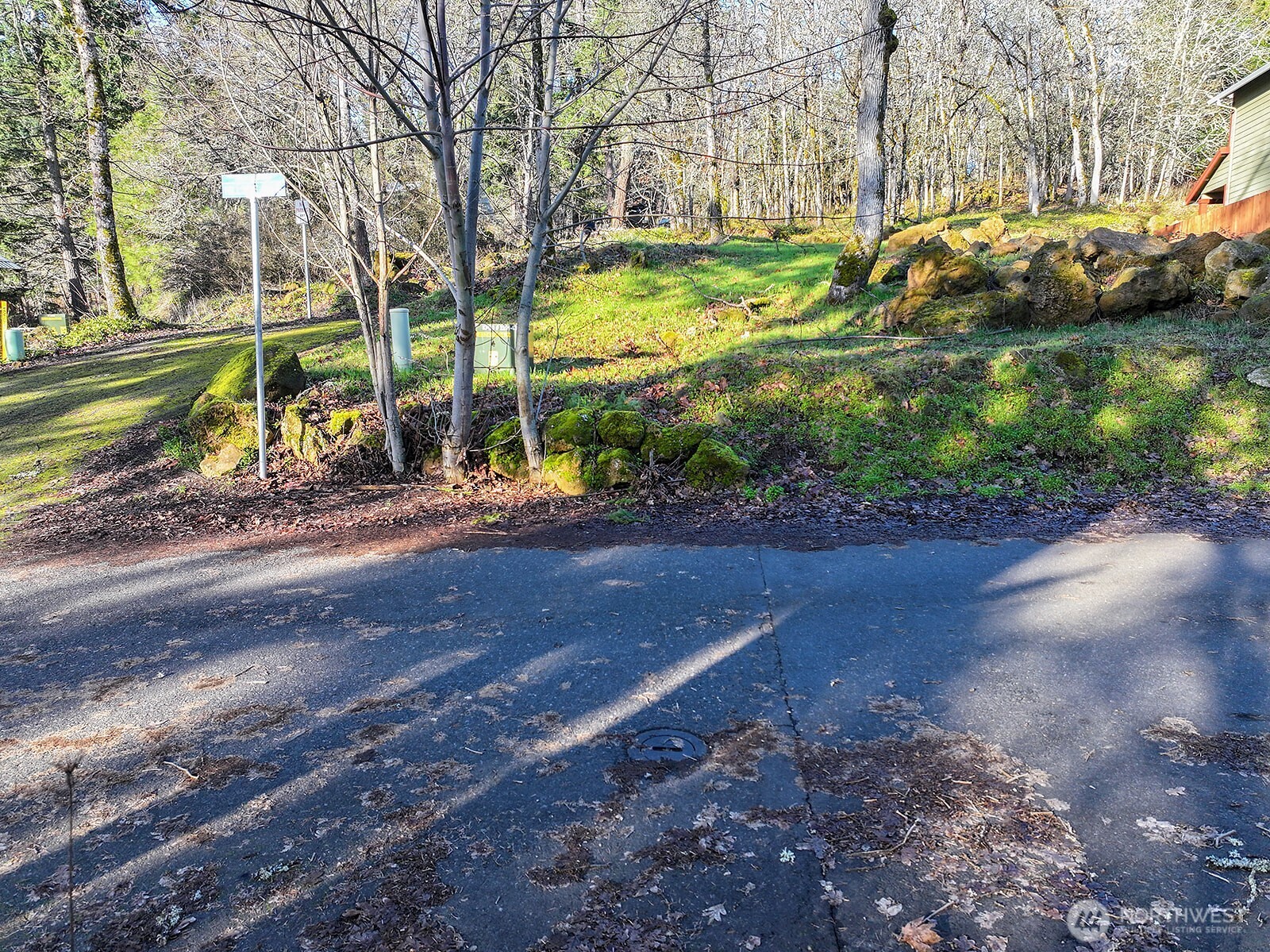912 Hillside Lane Property Photo 4