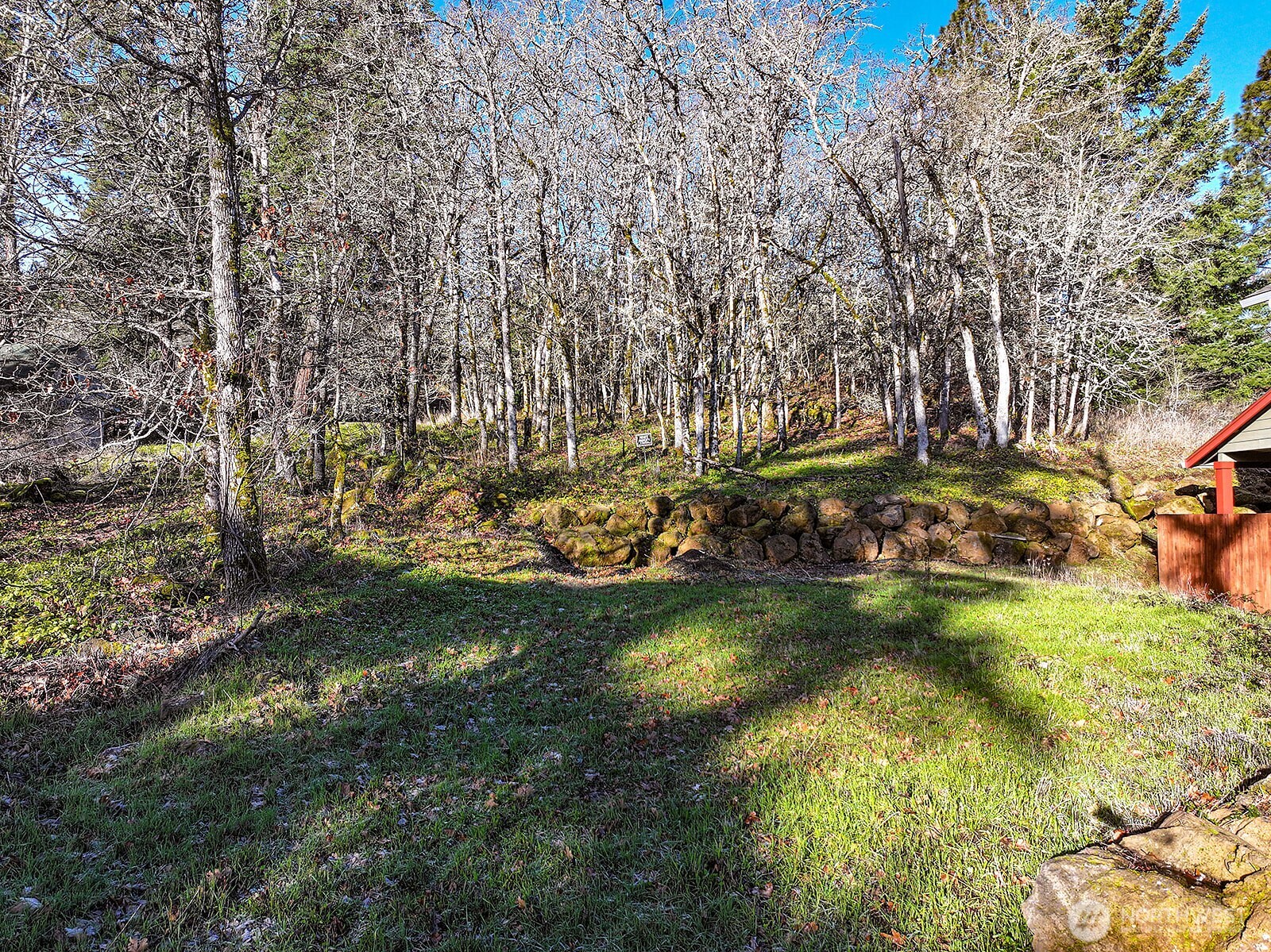 912 Hillside Lane Property Photo 5