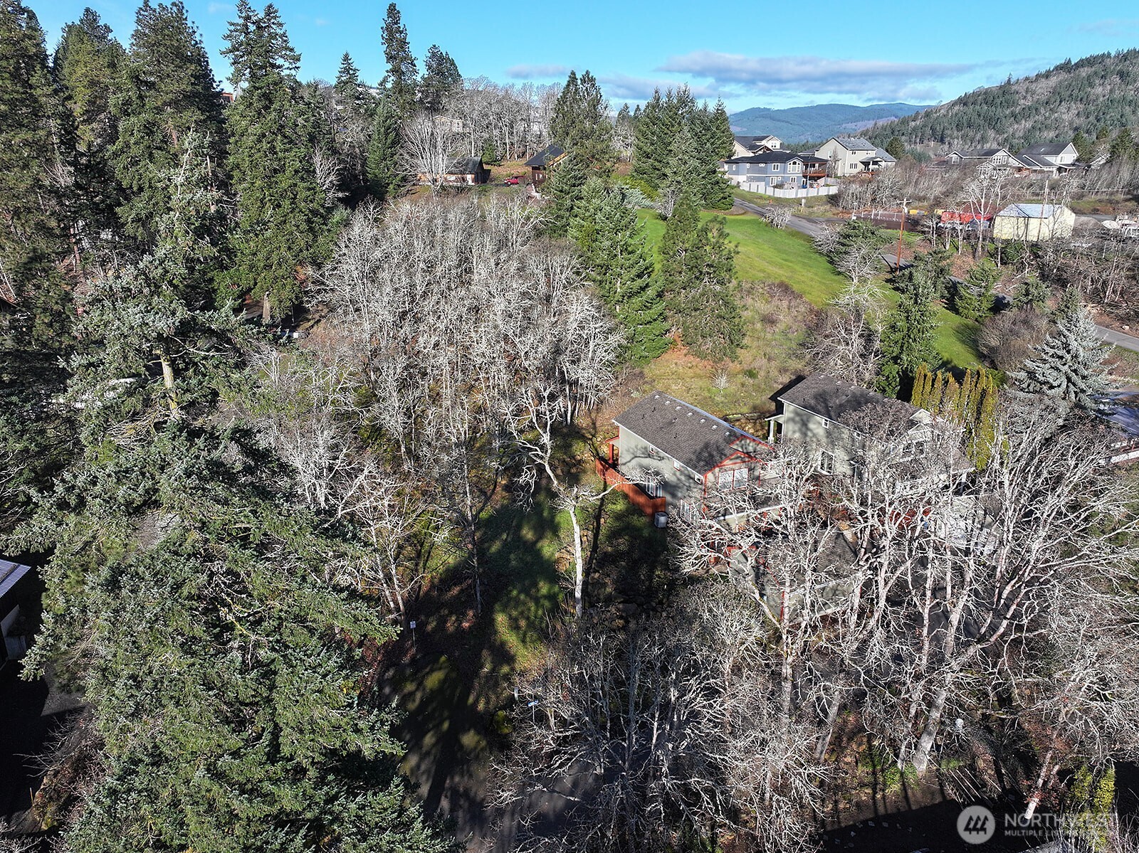 912 Hillside Lane Property Photo 6
