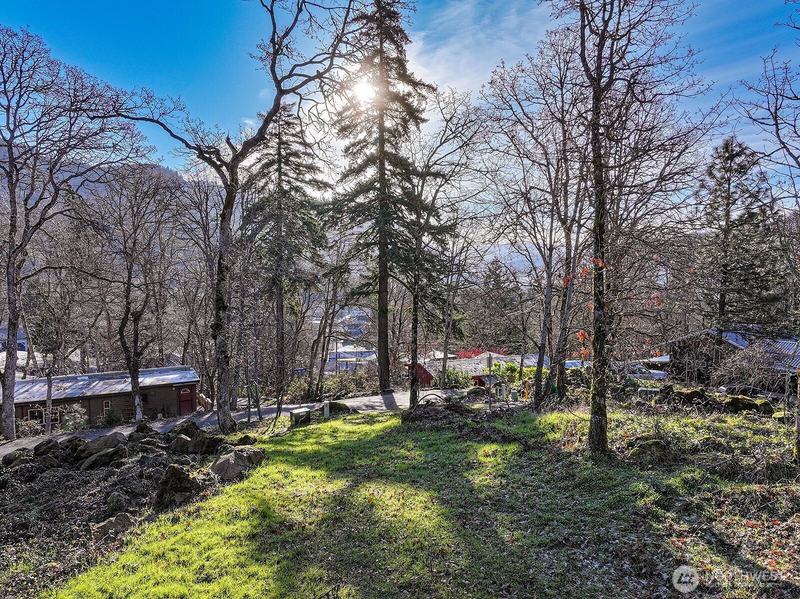 912 Hillside Lane Property Photo 10
