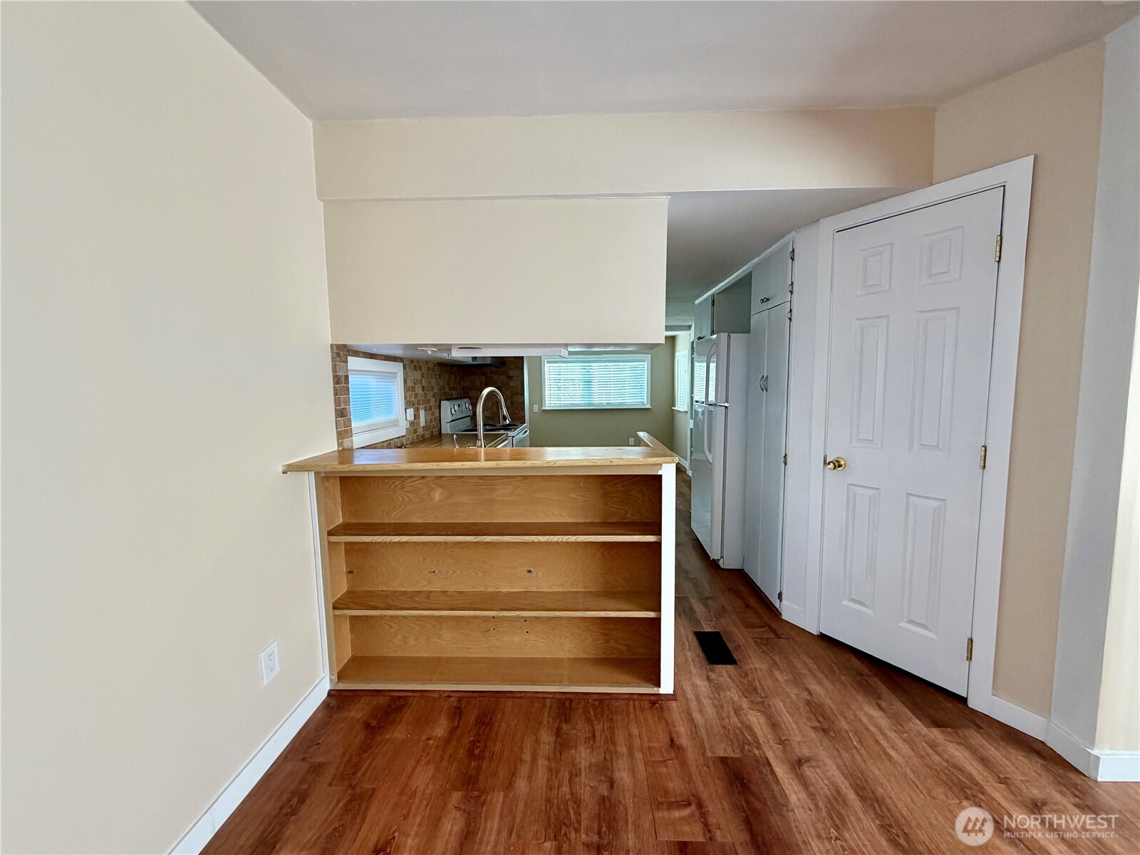 18501 52nd Avenue 6 Property Photo 8