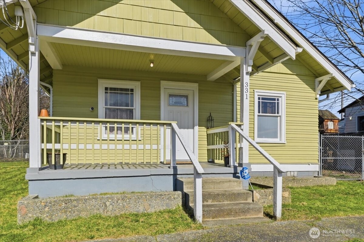 331 100th Street Property Photo 2