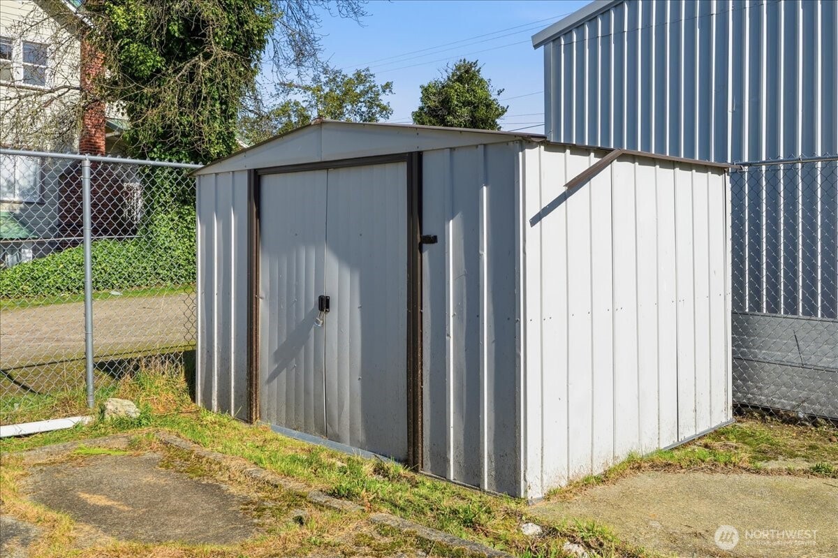 331 100th Street Property Photo 19