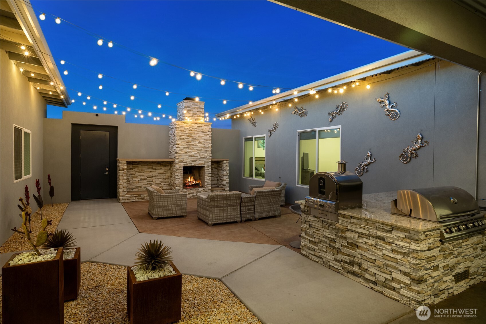 439 Airport Way Property Photo 3
