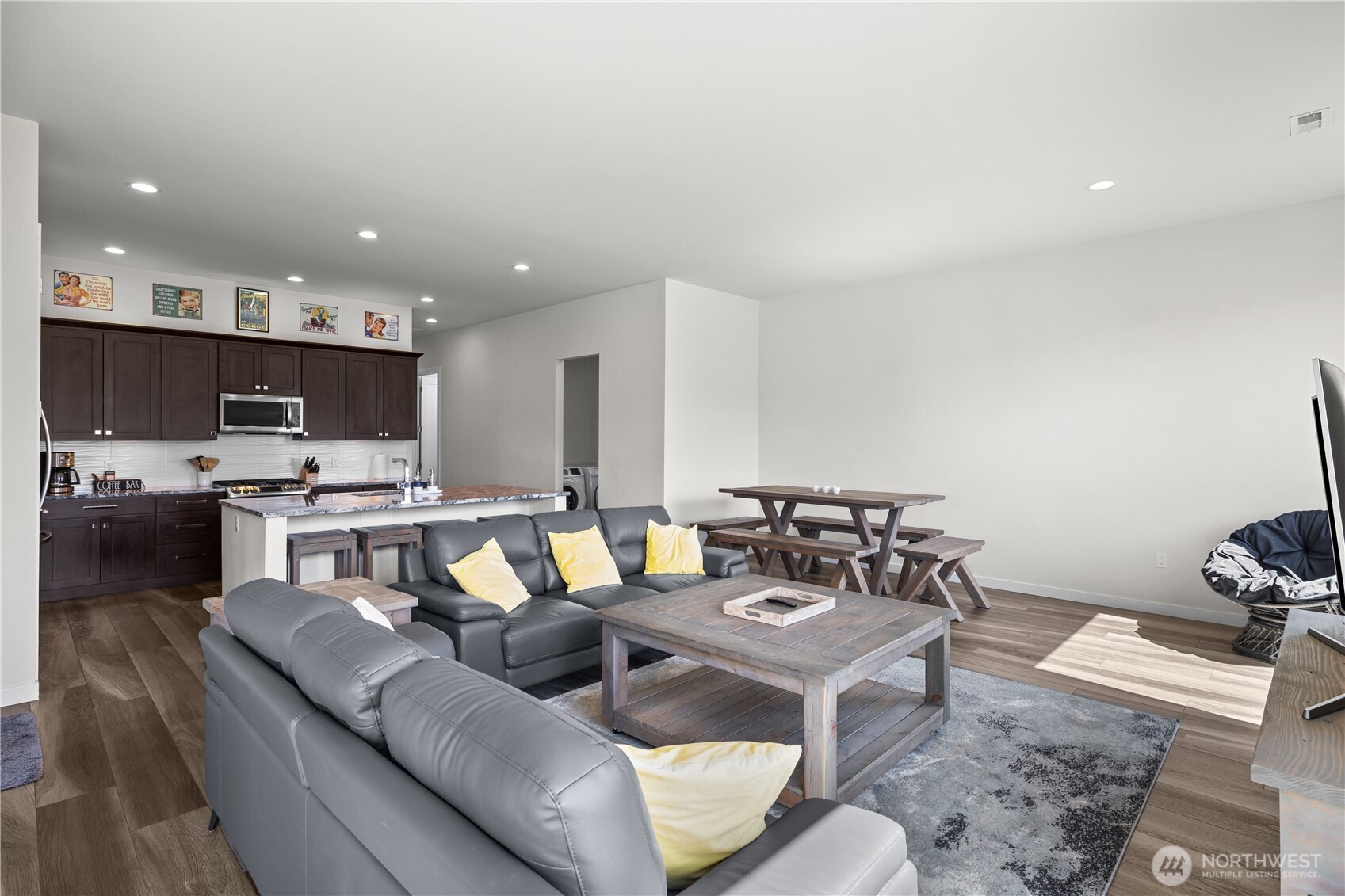 439 Airport Way Property Photo 11