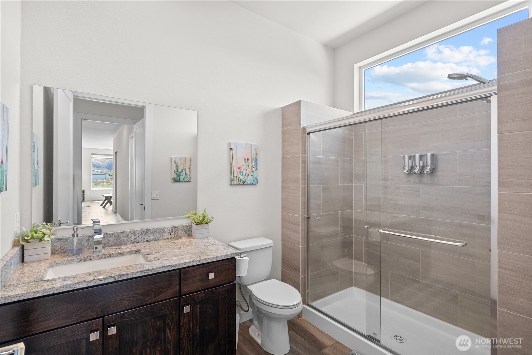 439 Airport Way Property Photo 13