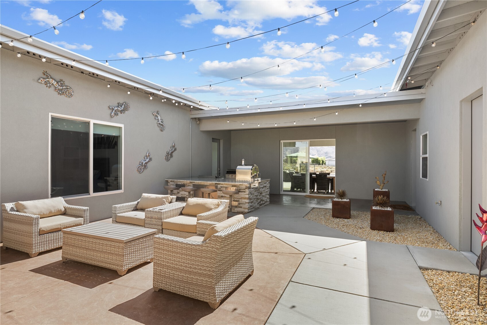 439 Airport Way Property Photo 26
