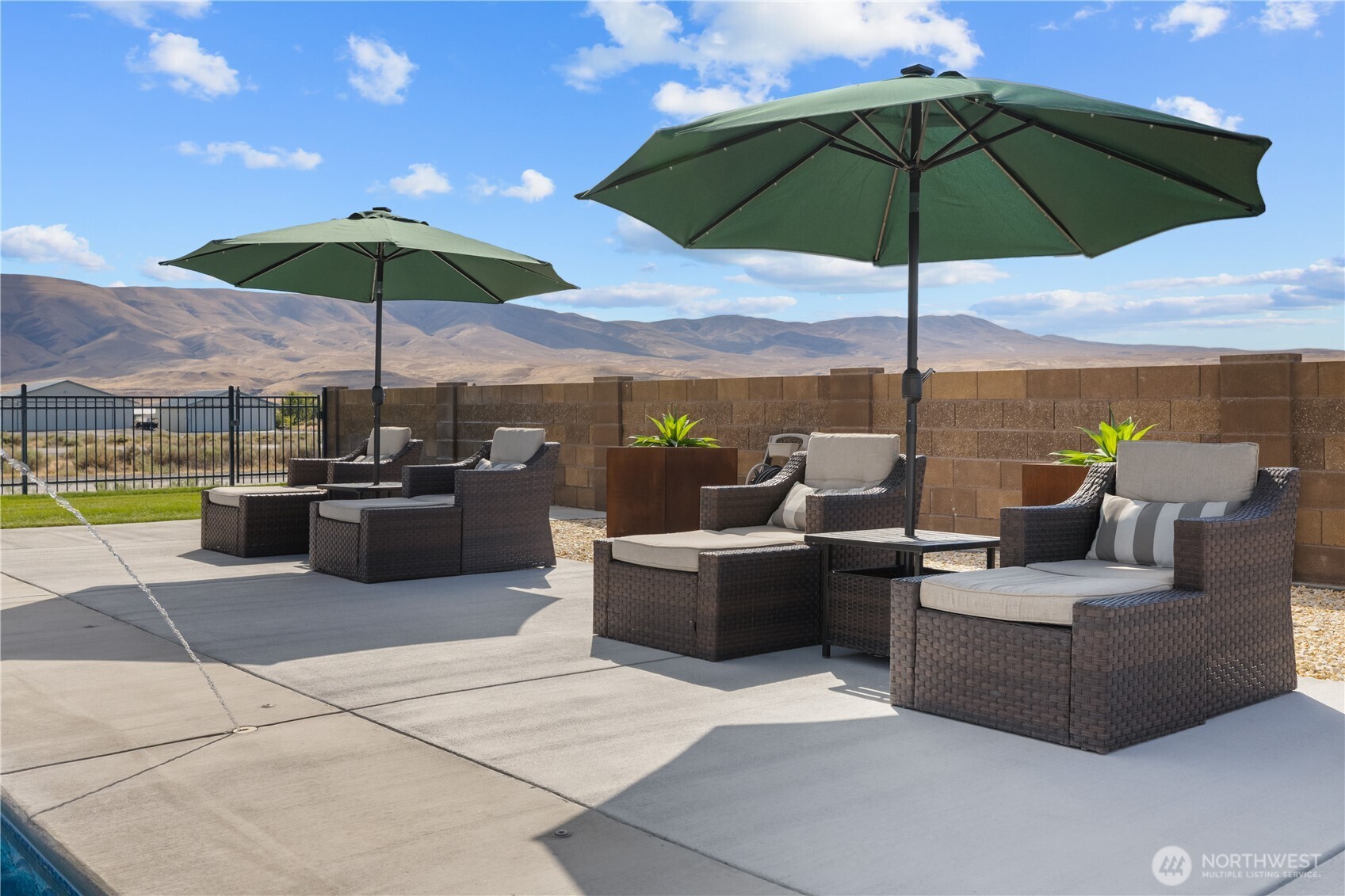 439 Airport Way Property Photo 29