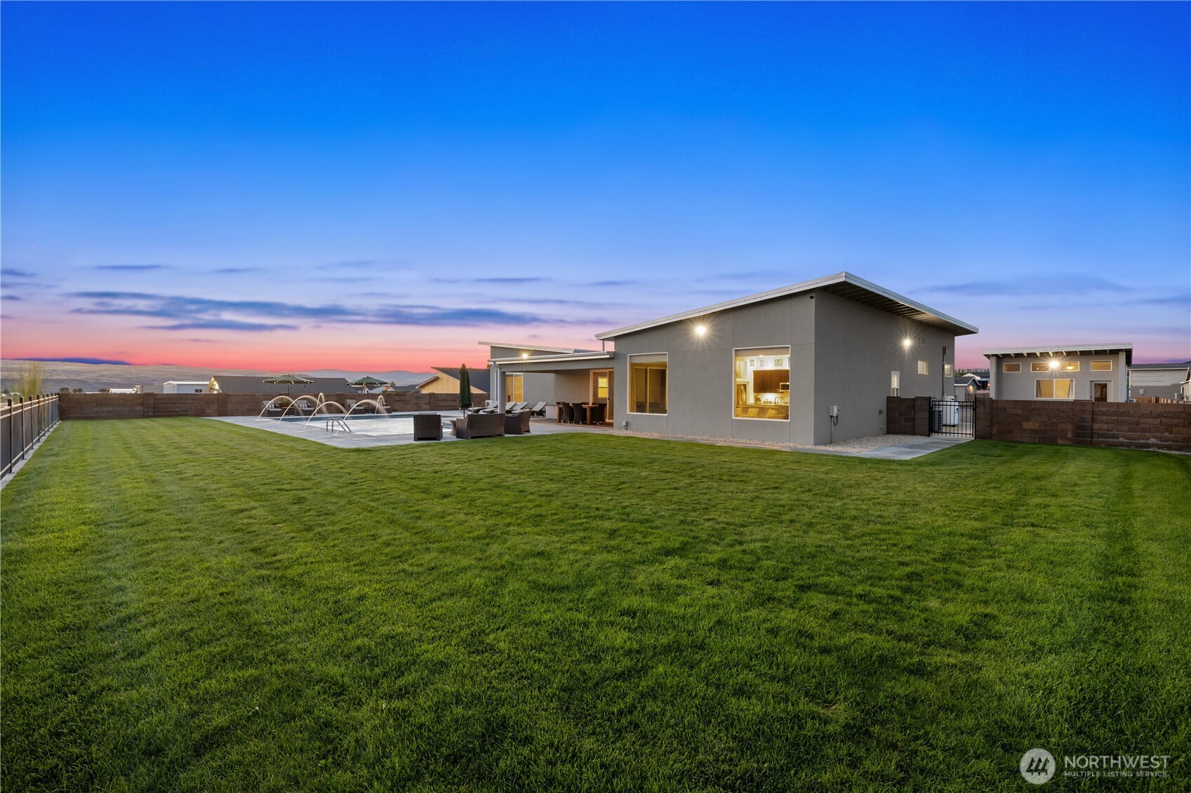 439 Airport Way Property Photo 33