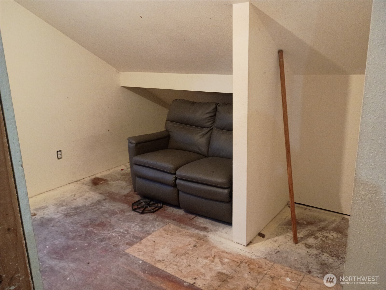 20968 Broadway Street Property Photo 2