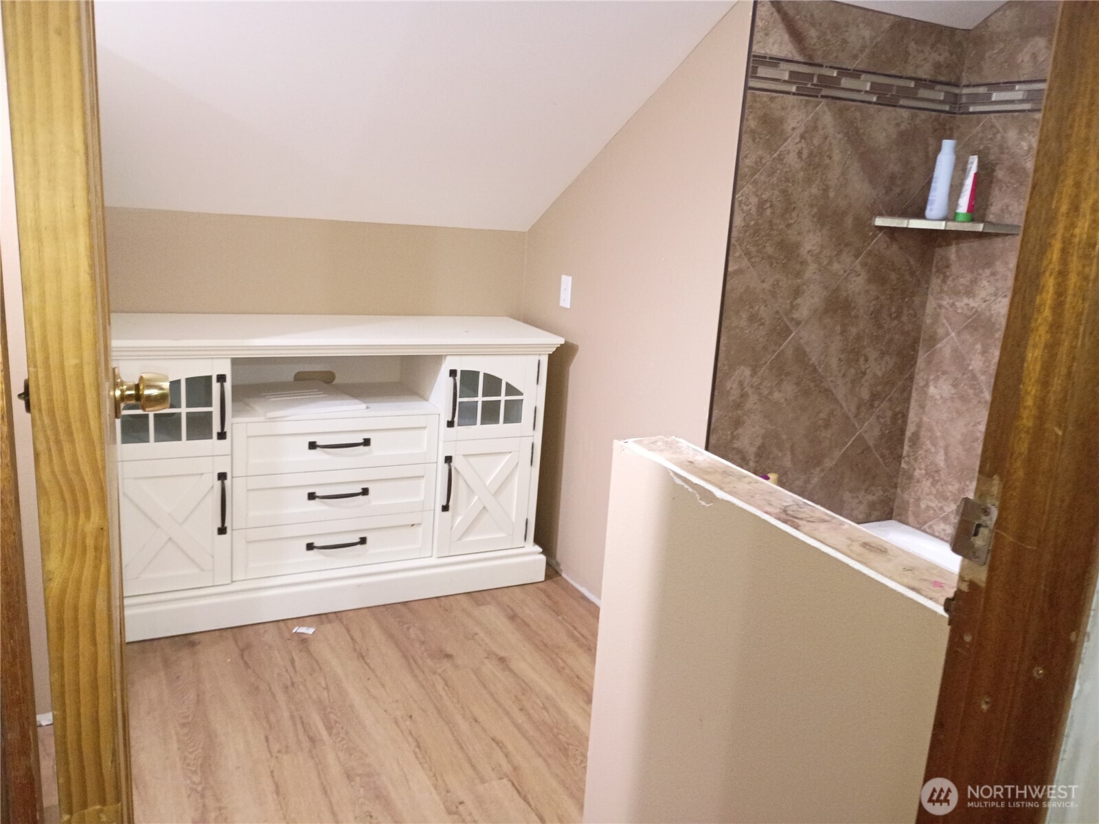 20968 Broadway Street Property Photo 4