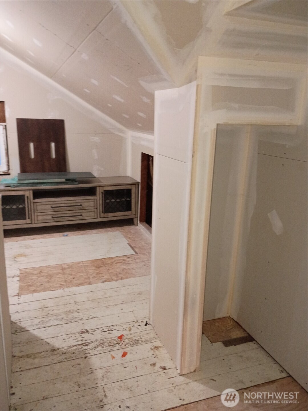 20968 Broadway Street Property Photo 7
