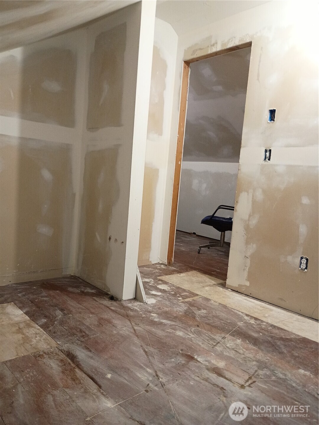 20968 Broadway Street Property Photo 15