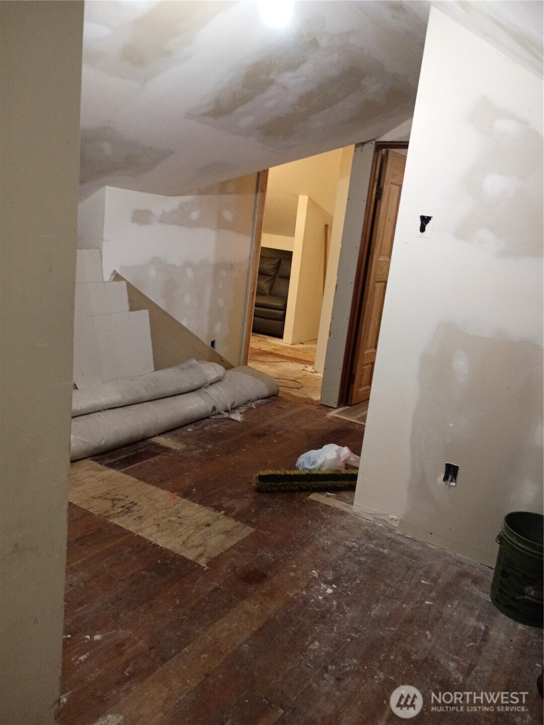 20968 Broadway Street Property Photo 18