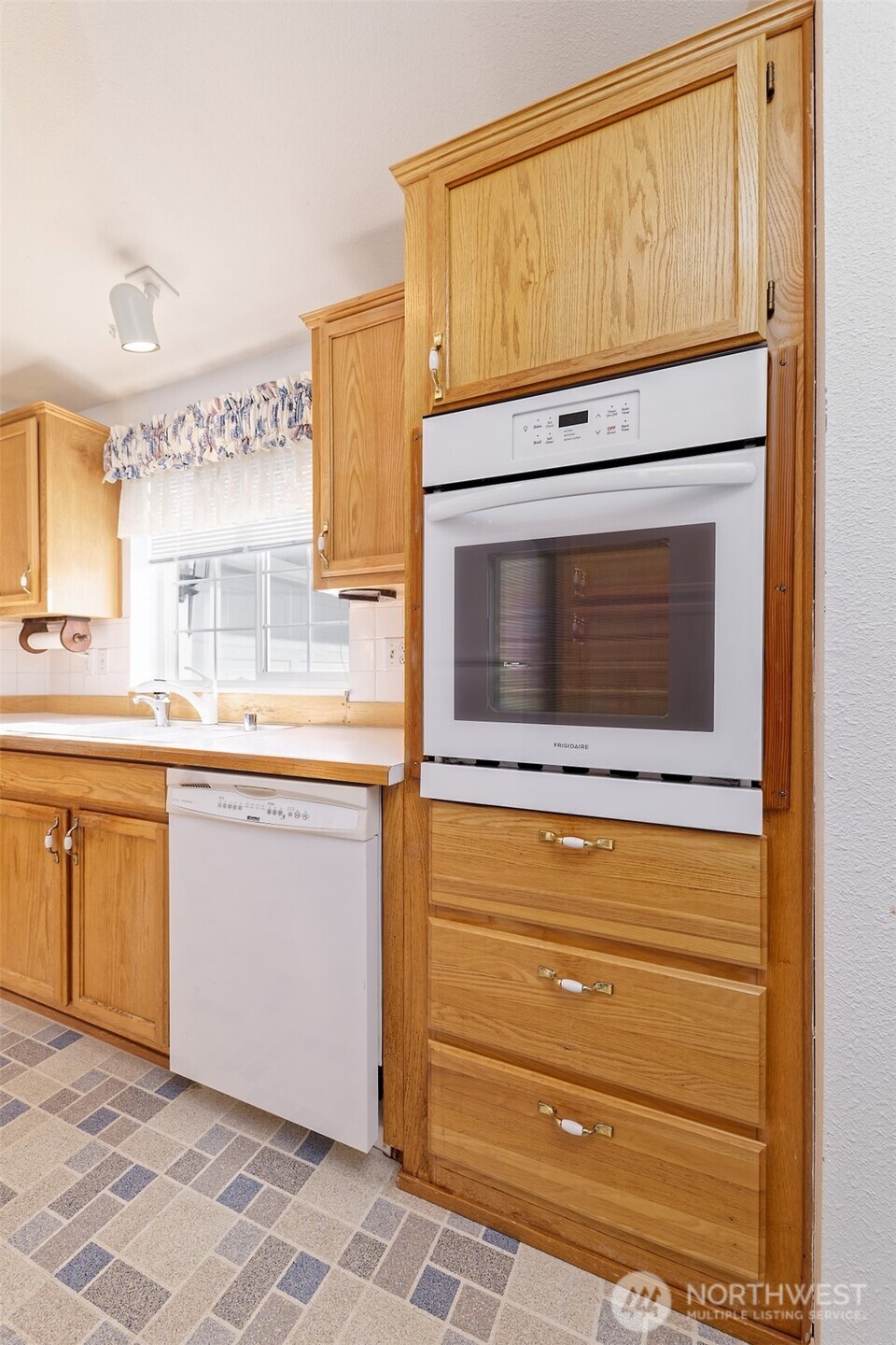 6 Noel Lane Property Photo 13