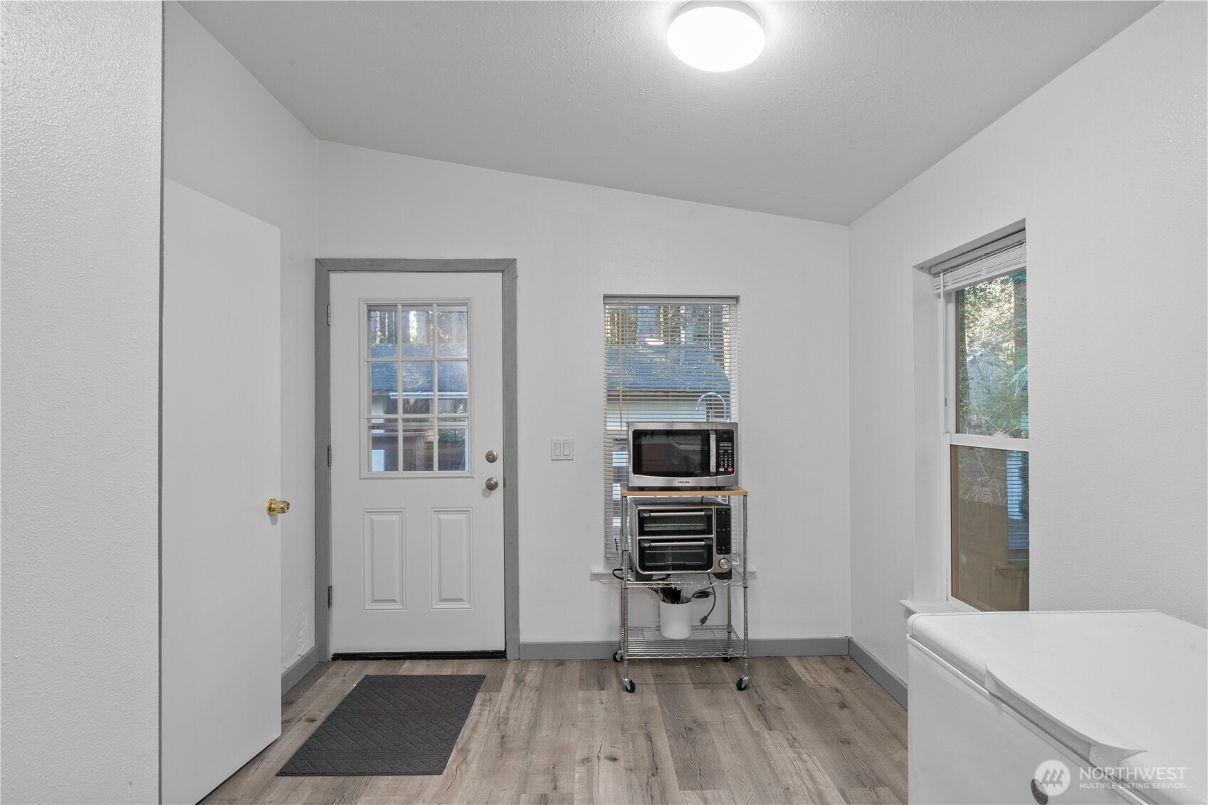 48 Robin Lane Property Photo 13