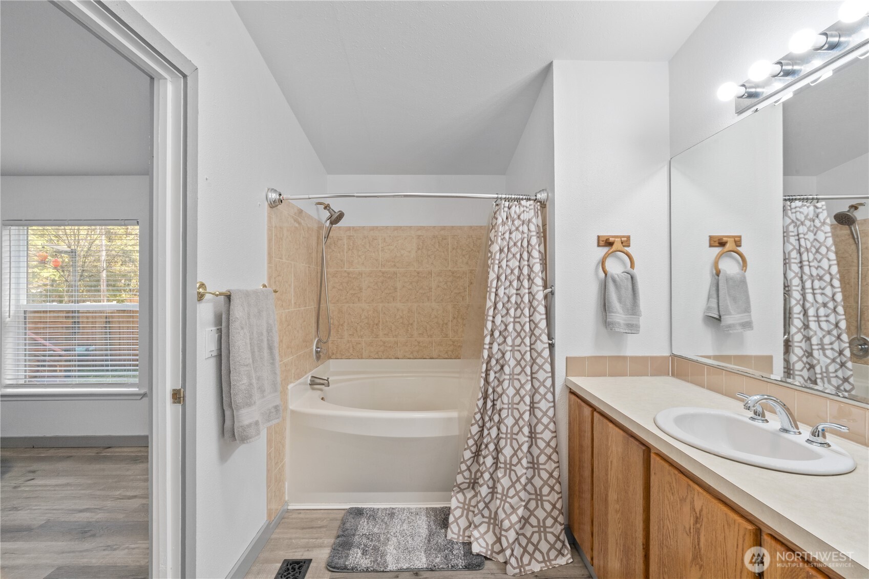 48 Robin Lane Property Photo 17