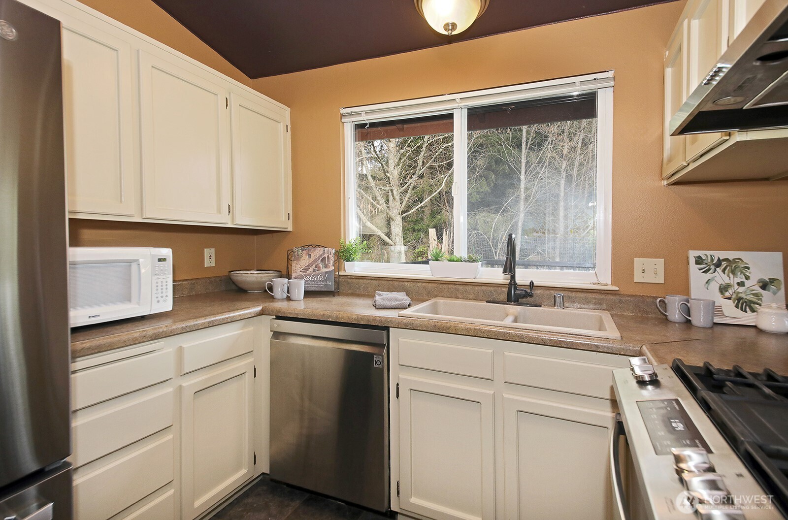 445 Mitchell Drive Property Photo 12