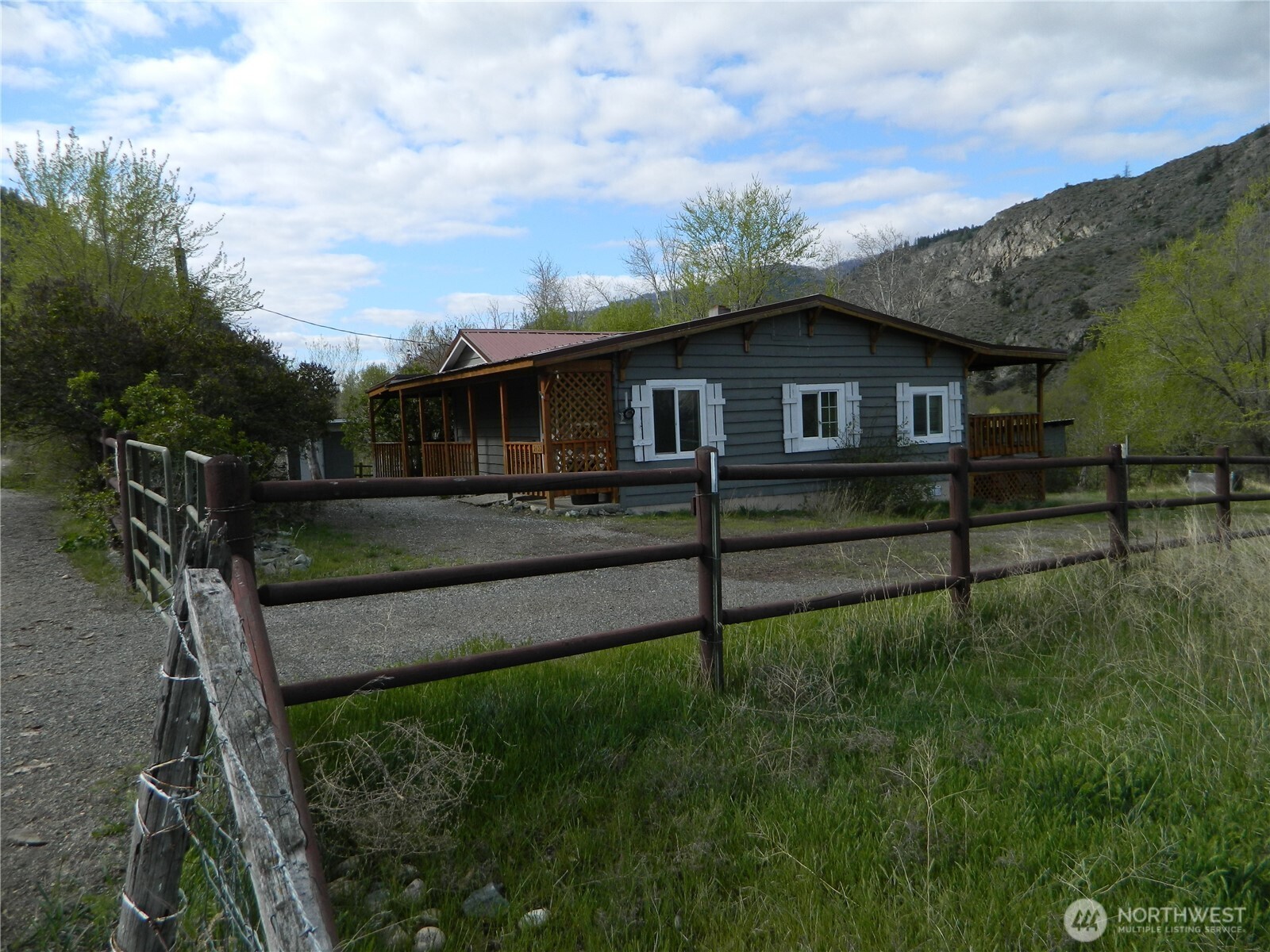 2127 Sinlahekin Road Property Photo 1