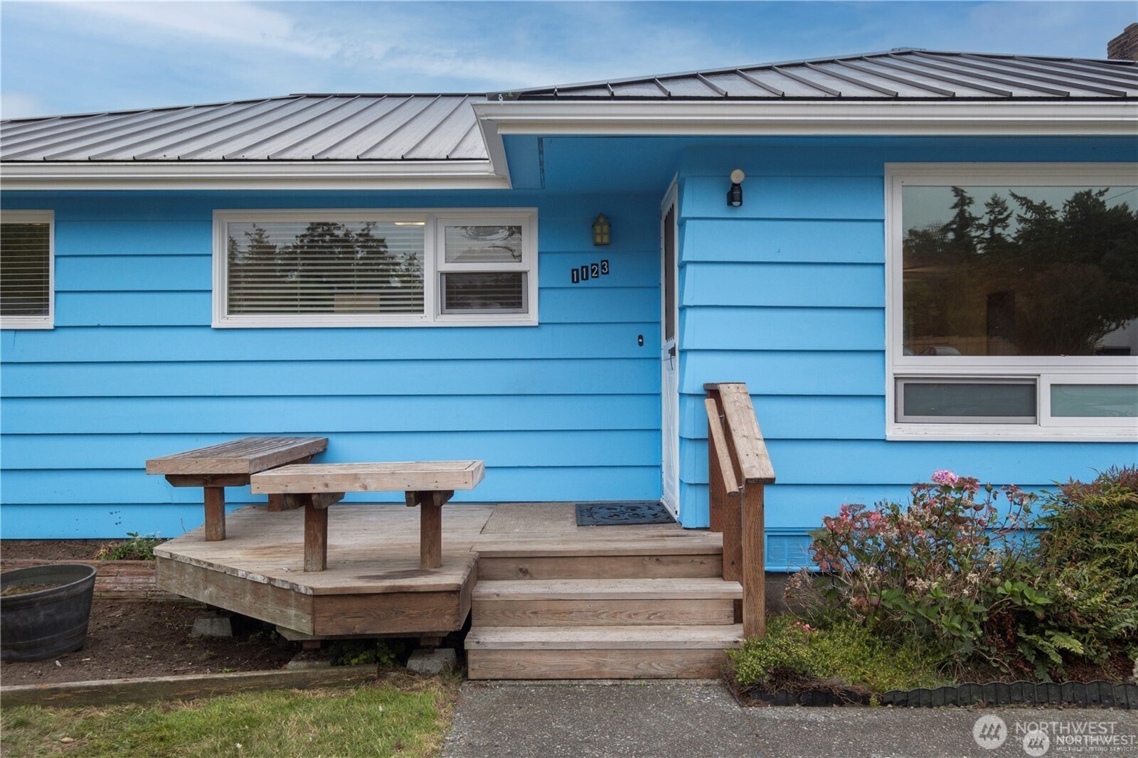 1123 Forest Glen Road Property Photo 2