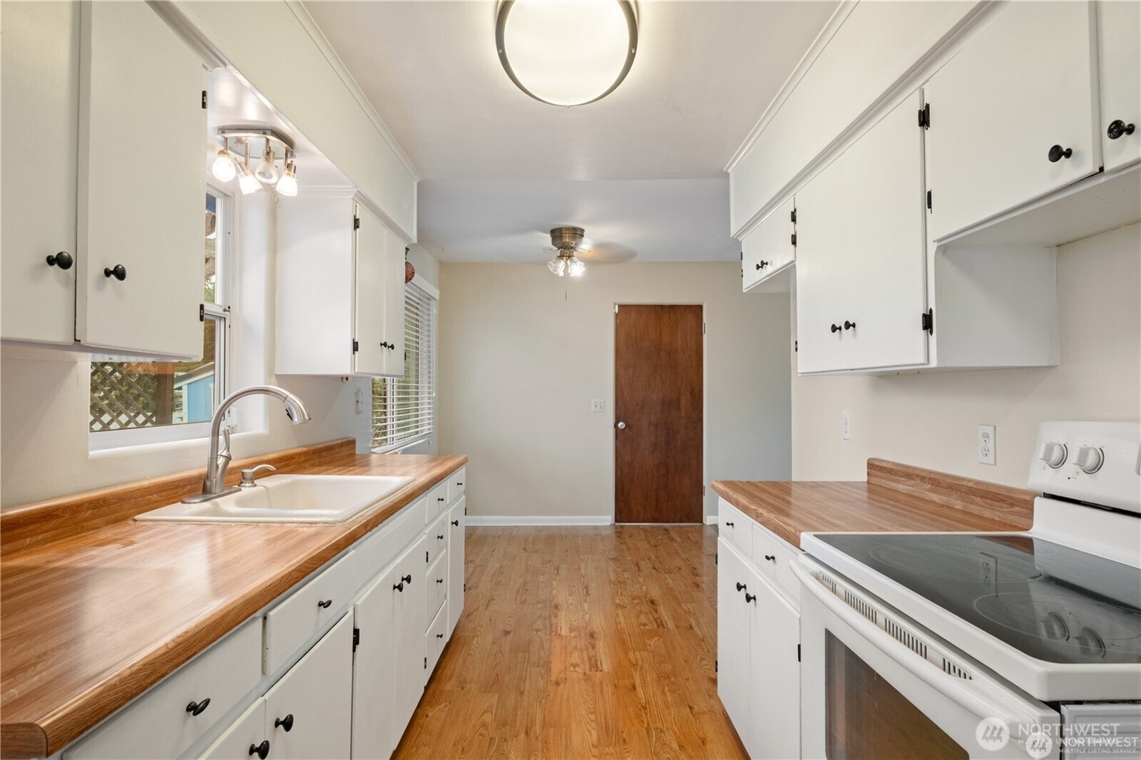 1123 Forest Glen Road Property Photo 11