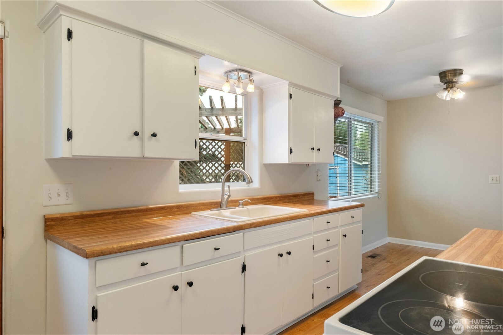 1123 Forest Glen Road Property Photo 12